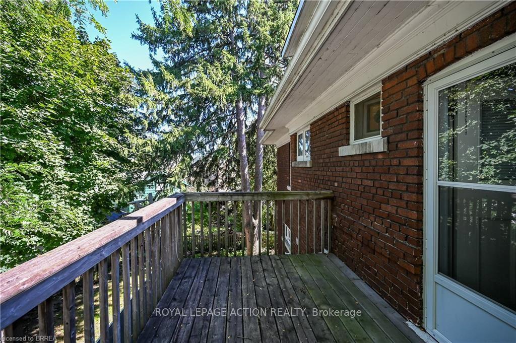 Photo 41 of 29 Lorne Crescent, Brantford, North Ward — HOMEH
