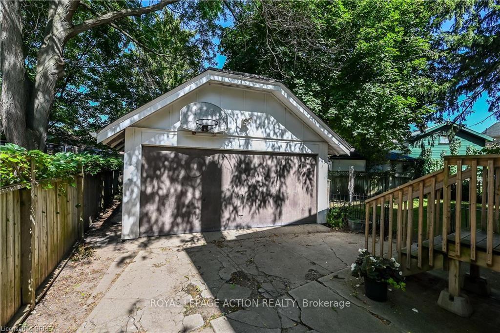 Photo 43 of 29 Lorne Crescent, Brantford, North Ward — HOMEH