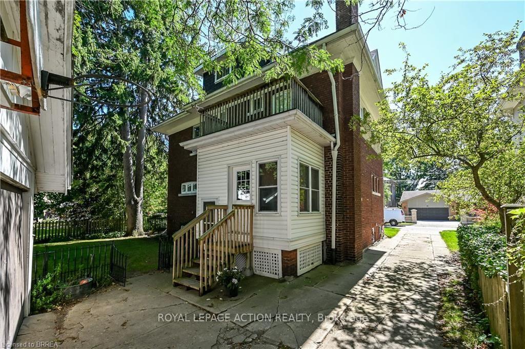 Photo 46 of 29 Lorne Crescent, Brantford, North Ward — HOMEH