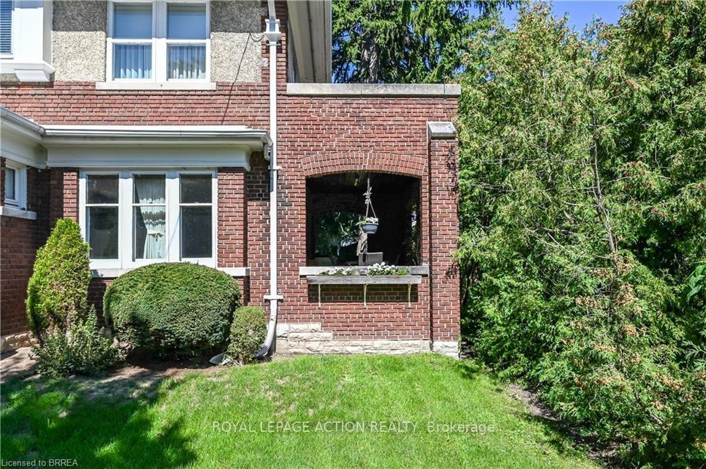Photo 48 of 29 Lorne Crescent, Brantford, North Ward — HOMEH