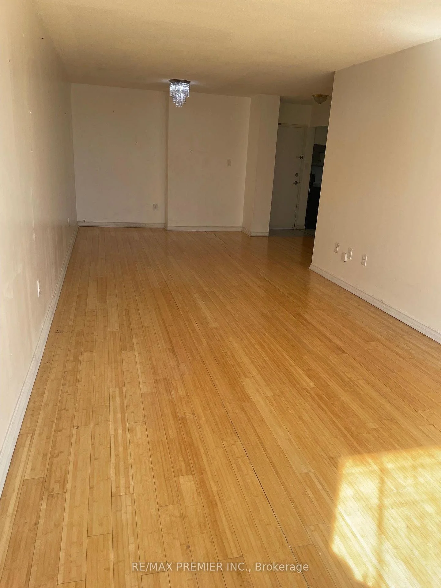 Photo 4 of Unit 408, 320 Dixon Road, Etobicoke, Kingsview Village-The Westway — HOMEH