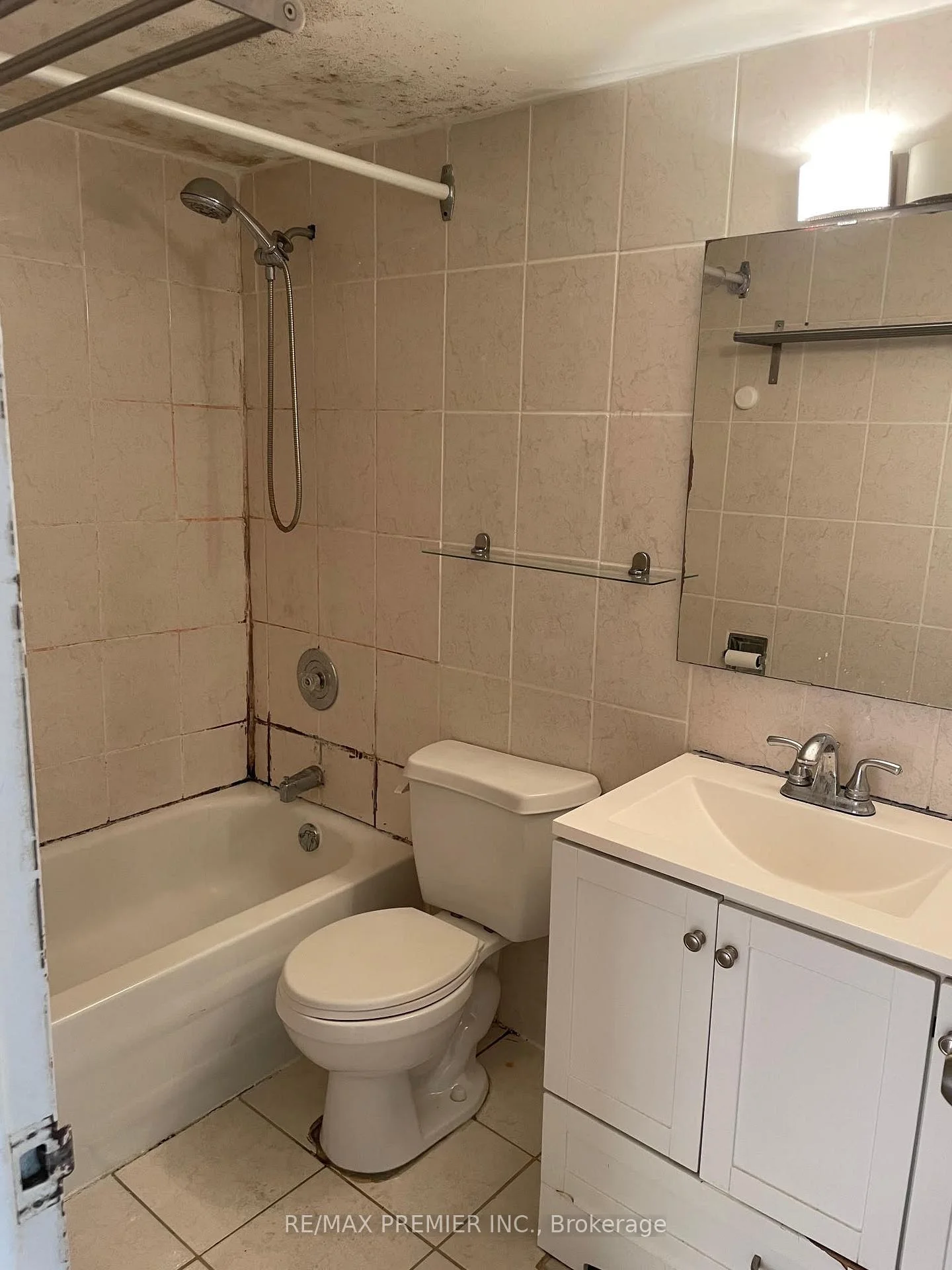 Photo 7 of Unit 408, 320 Dixon Road, Etobicoke, Kingsview Village-The Westway — HOMEH