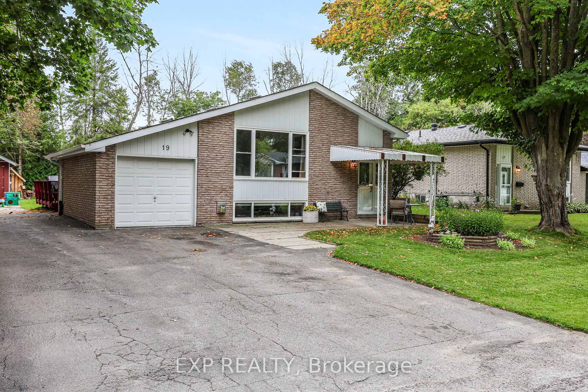 Photo 2 of 19 Faircrest Avenue, Georgina, Sutton & Jackson's Point — HOMEH