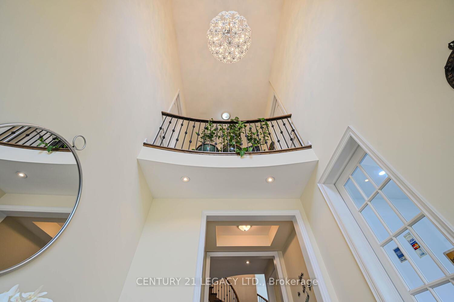 Photo 6 of 34 Cannington Crescent, Brampton, Credit Valley — HOMEH