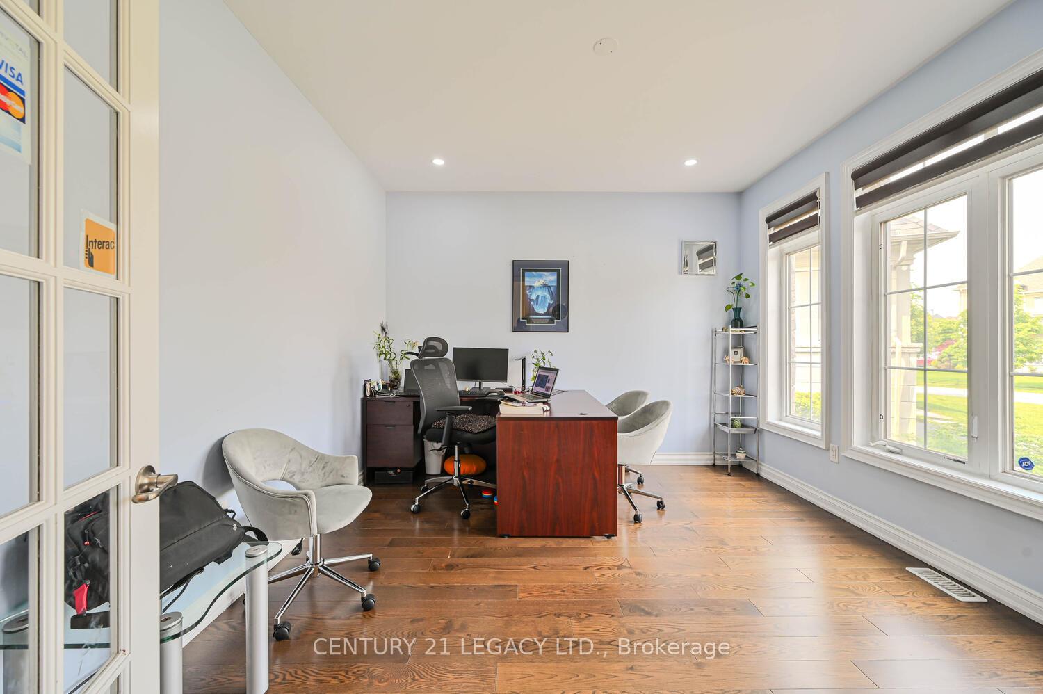 Photo 7 of 34 Cannington Crescent, Brampton, Credit Valley — HOMEH