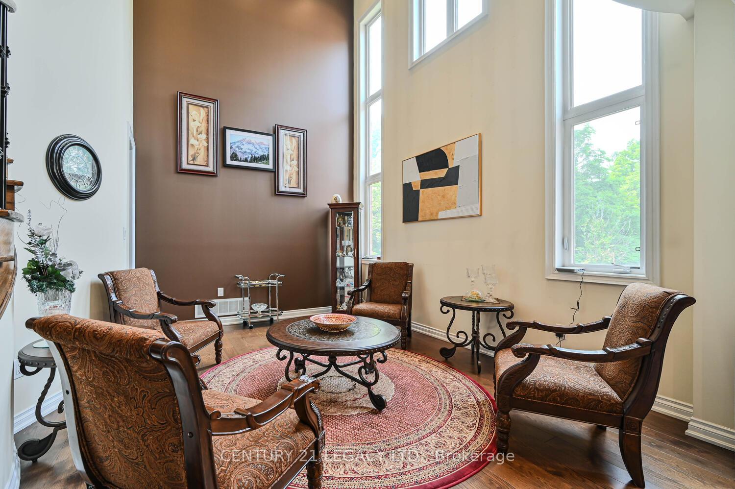 Photo 9 of 34 Cannington Crescent, Brampton, Credit Valley — HOMEH