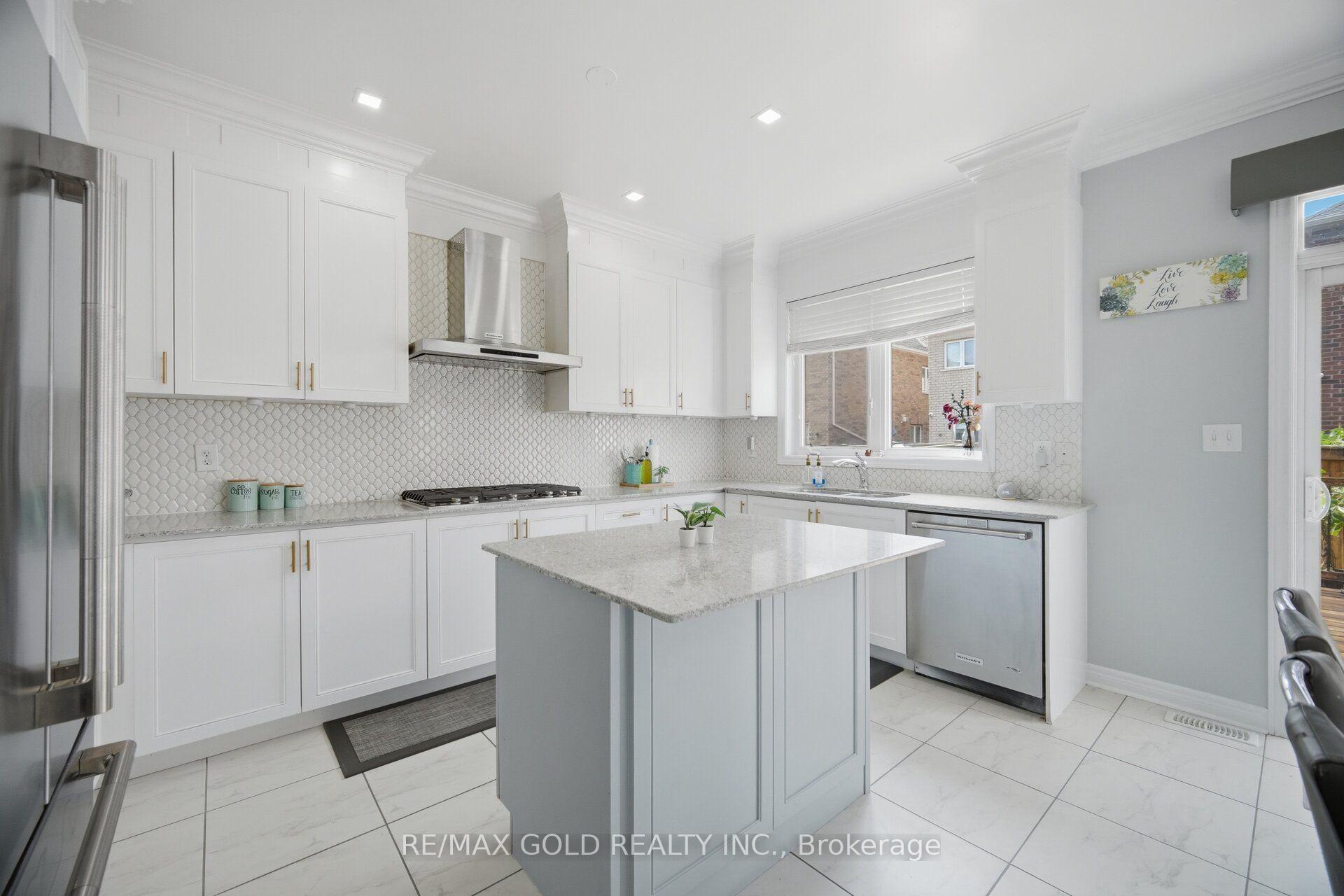 Photo 10 of 78 Pennycross Crescent, Brampton, Northwest Brampton — HOMEH