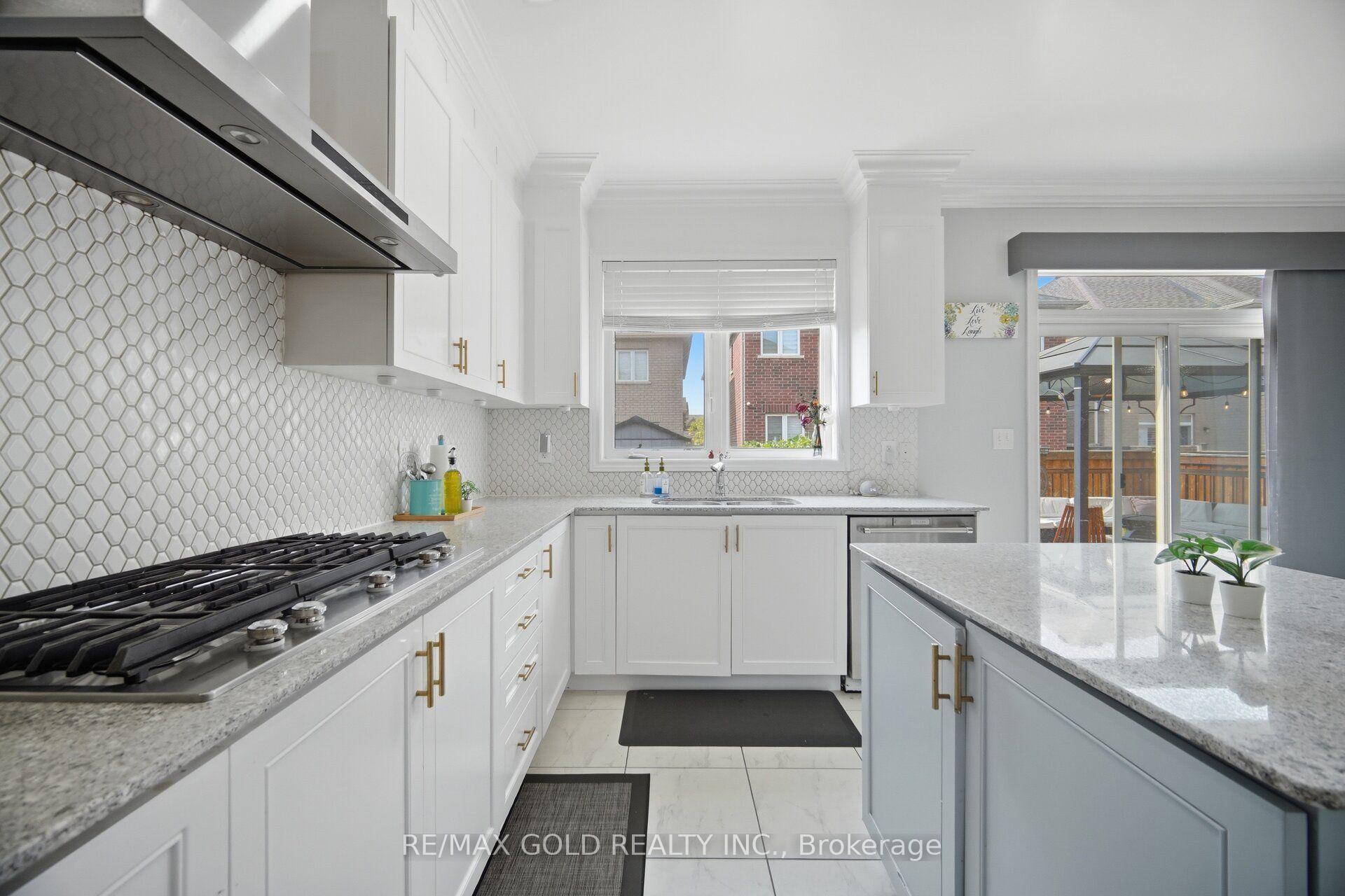 Photo 12 of 78 Pennycross Crescent, Brampton, Northwest Brampton — HOMEH