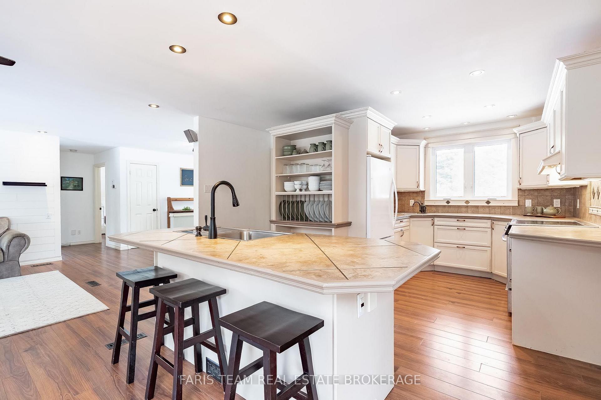 Photo 7 of 1520 Rosemount Road, Tay, Rural Tay — HOMEH