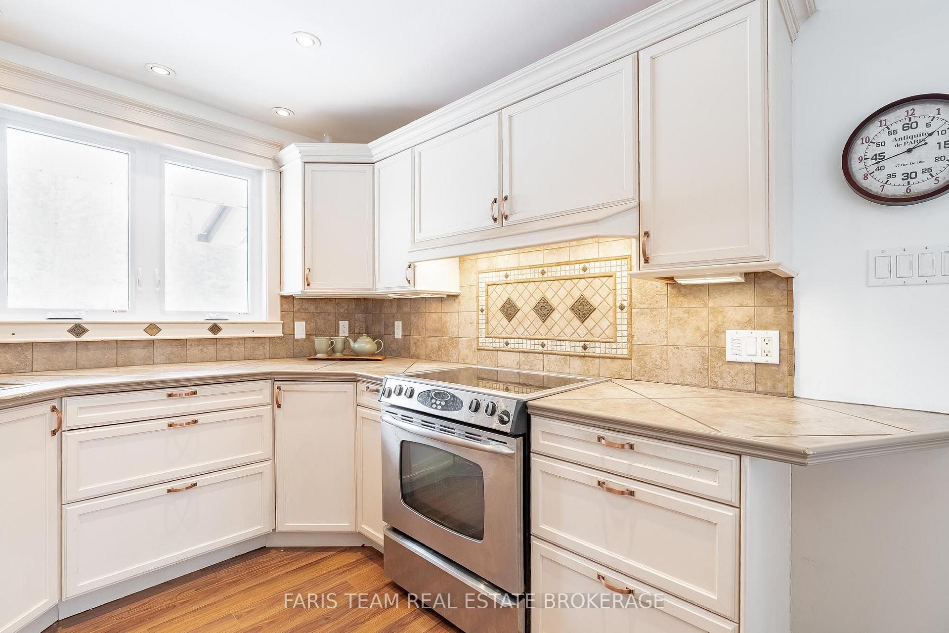 Photo 9 of 1520 Rosemount Road, Tay, Rural Tay — HOMEH