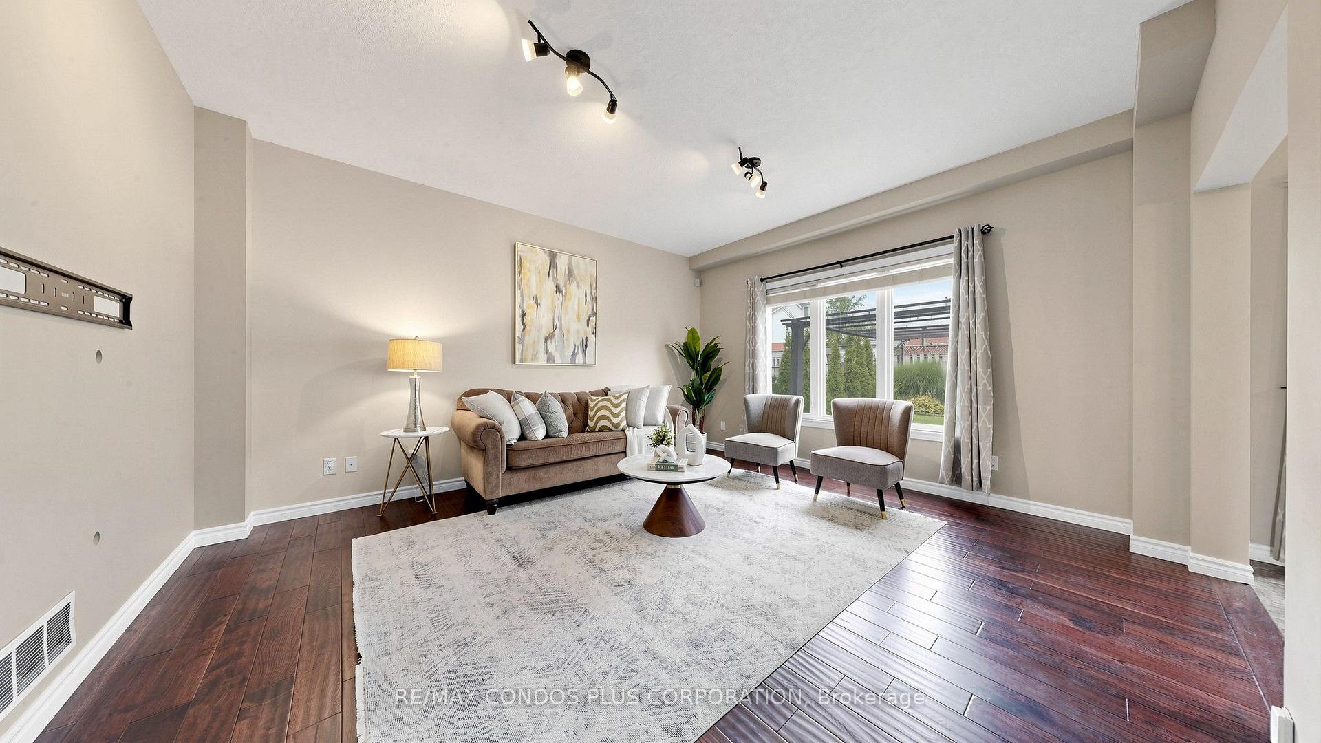 Photo 4 of 859 Brandenburg Boulevard, Waterloo, Clair Hills — HOMEH