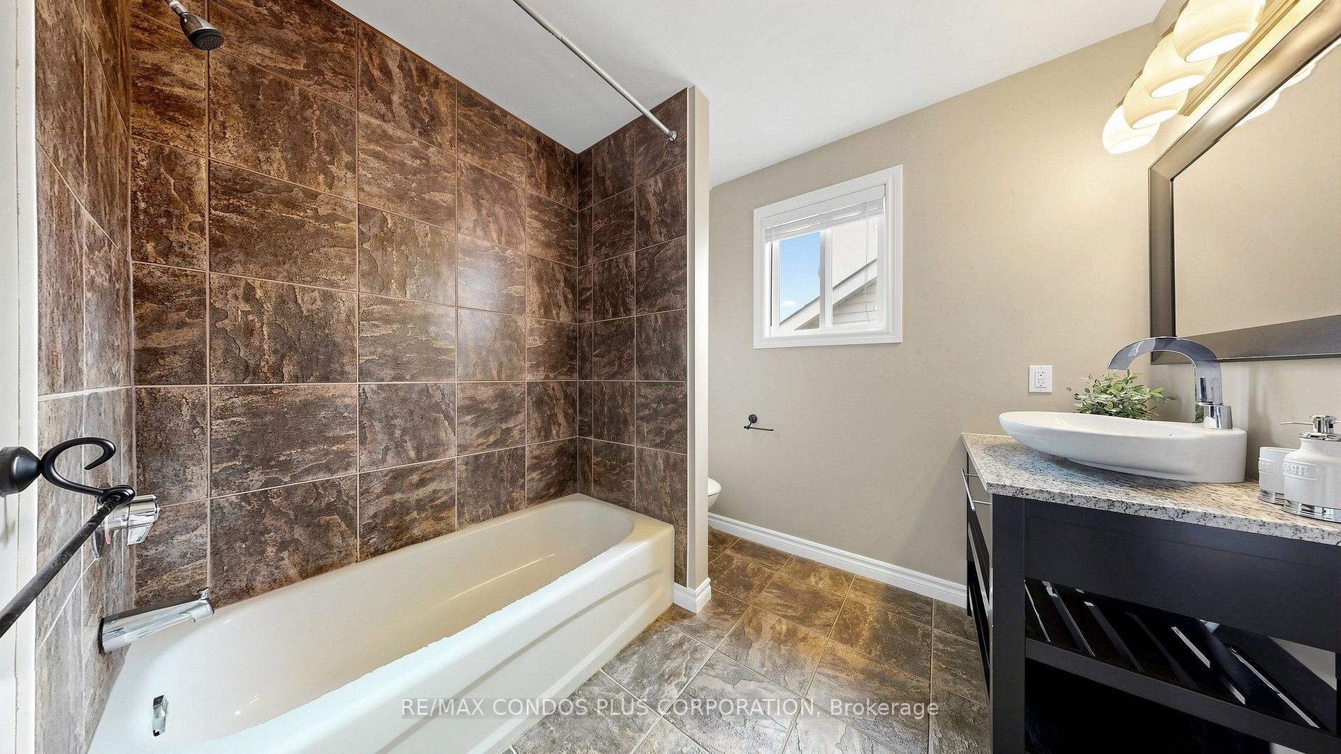 Photo 13 of 859 Brandenburg Boulevard, Waterloo, Clair Hills — HOMEH