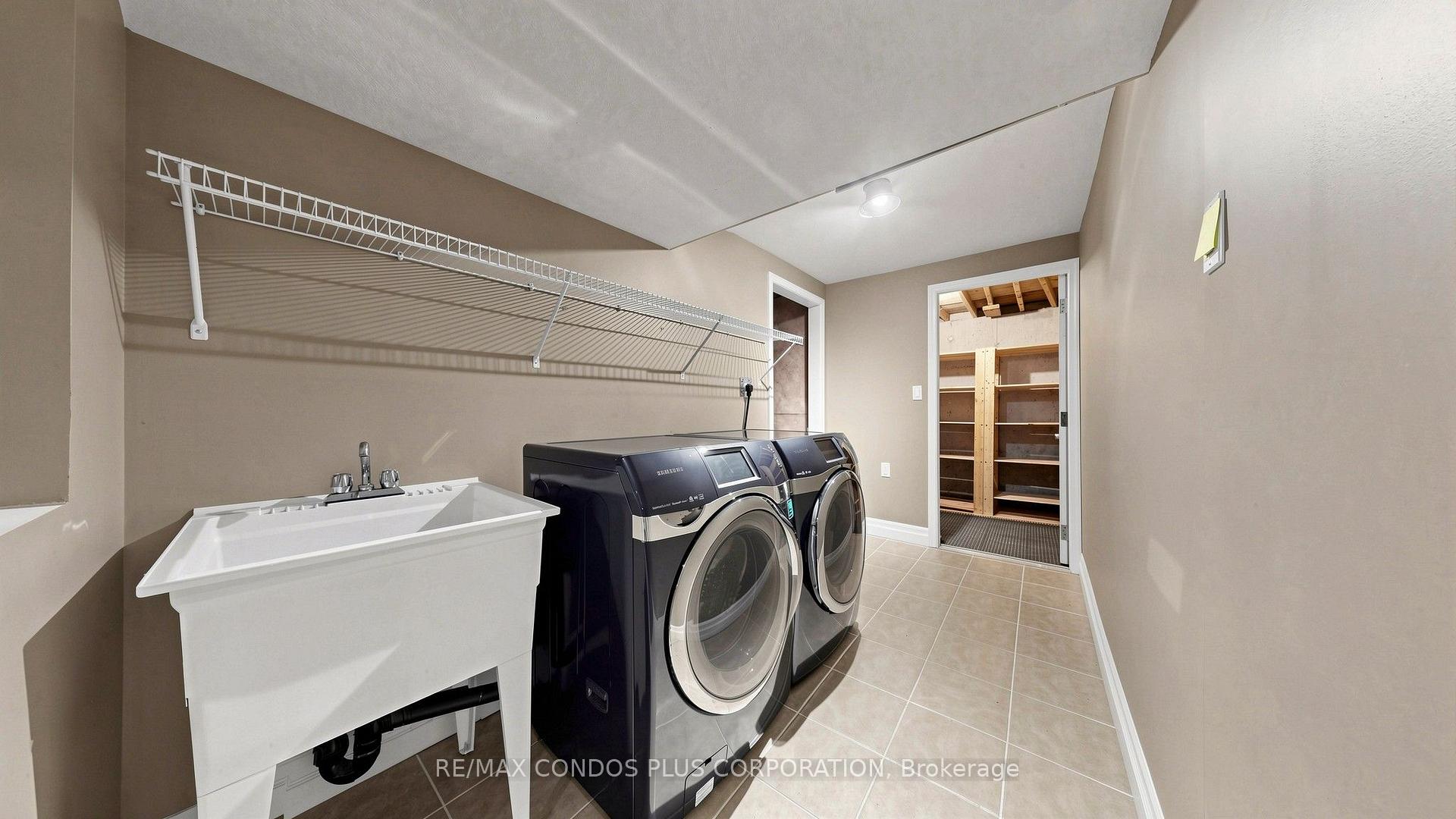 Photo 15 of 859 Brandenburg Boulevard, Waterloo, Clair Hills — HOMEH