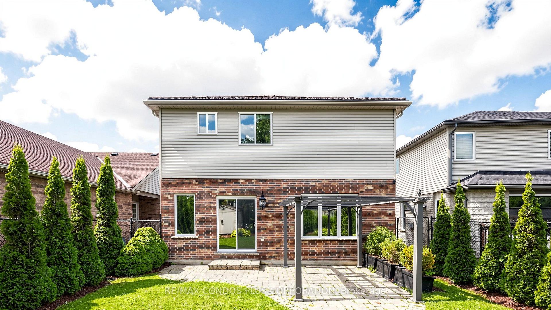 Photo 17 of 859 Brandenburg Boulevard, Waterloo, Clair Hills — HOMEH