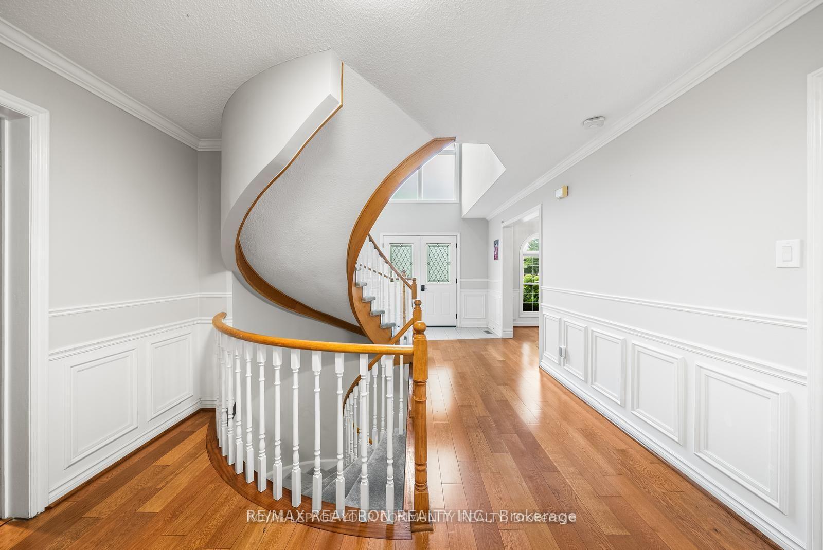 Photo 3 of 235 Kemano Road, Aurora, Aurora Heights — HOMEH