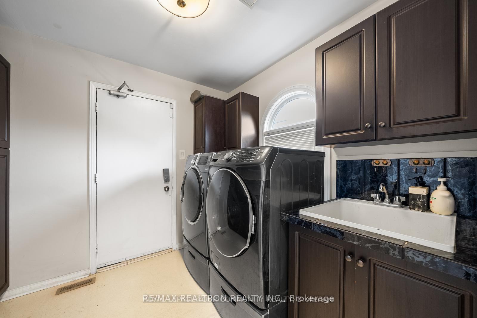 Photo 4 of 235 Kemano Road, Aurora, Aurora Heights — HOMEH