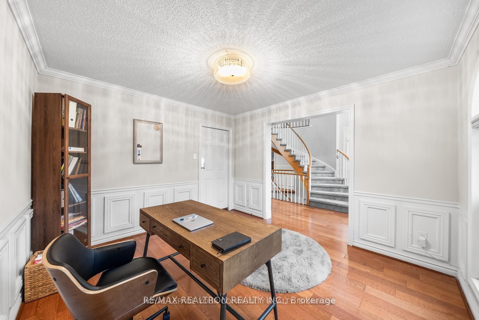 Photo 5 of 235 Kemano Road, Aurora, Aurora Heights — HOMEH
