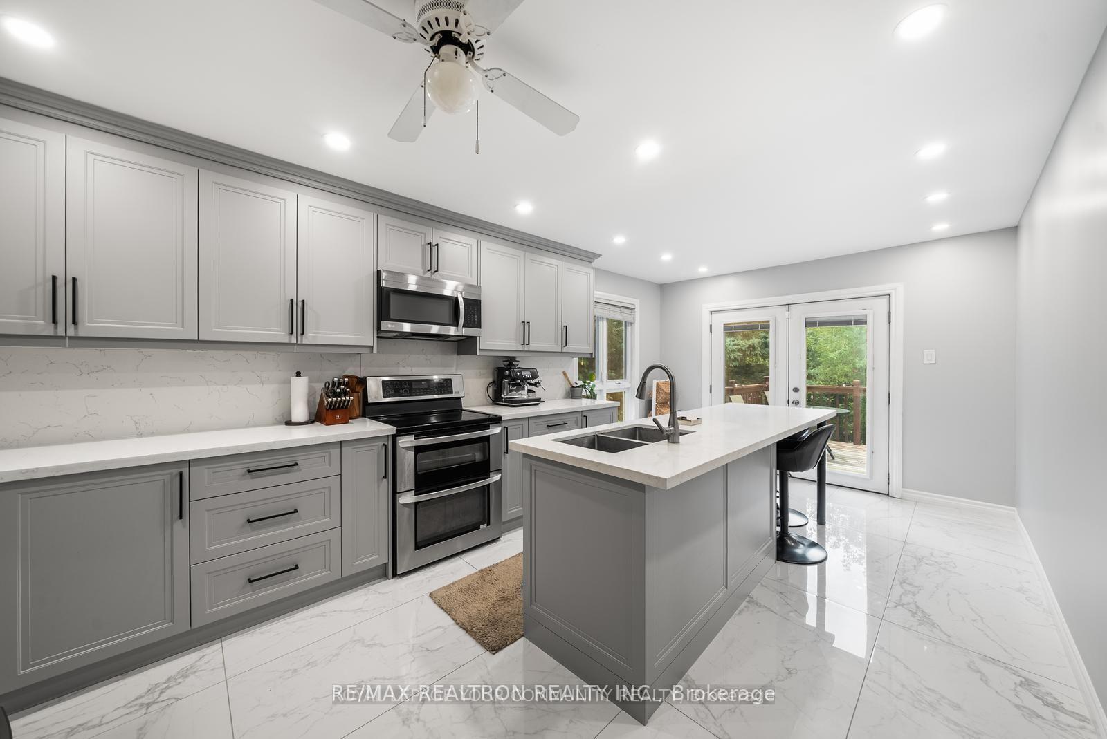 Photo 7 of 235 Kemano Road, Aurora, Aurora Heights — HOMEH