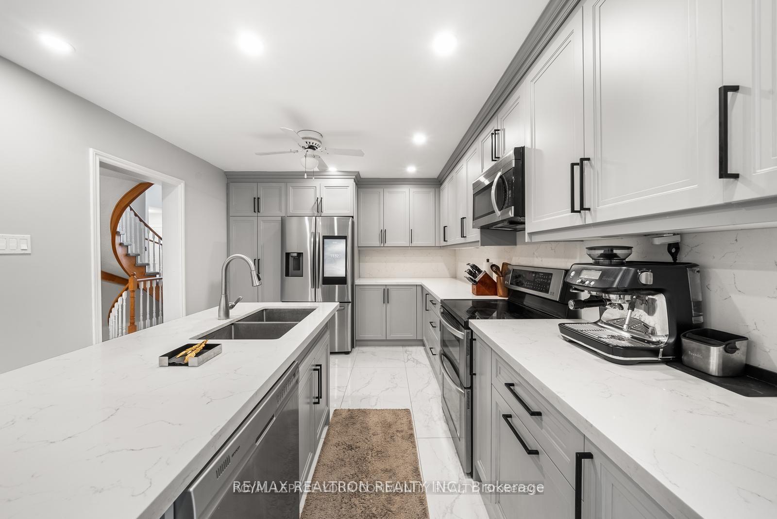 Photo 8 of 235 Kemano Road, Aurora, Aurora Heights — HOMEH