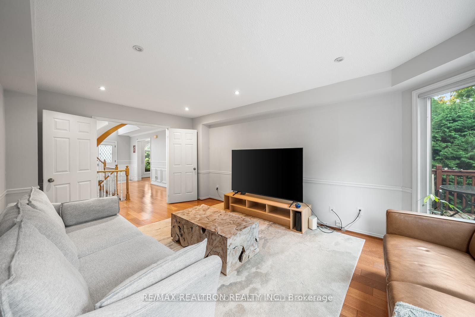 Photo 10 of 235 Kemano Road, Aurora, Aurora Heights — HOMEH