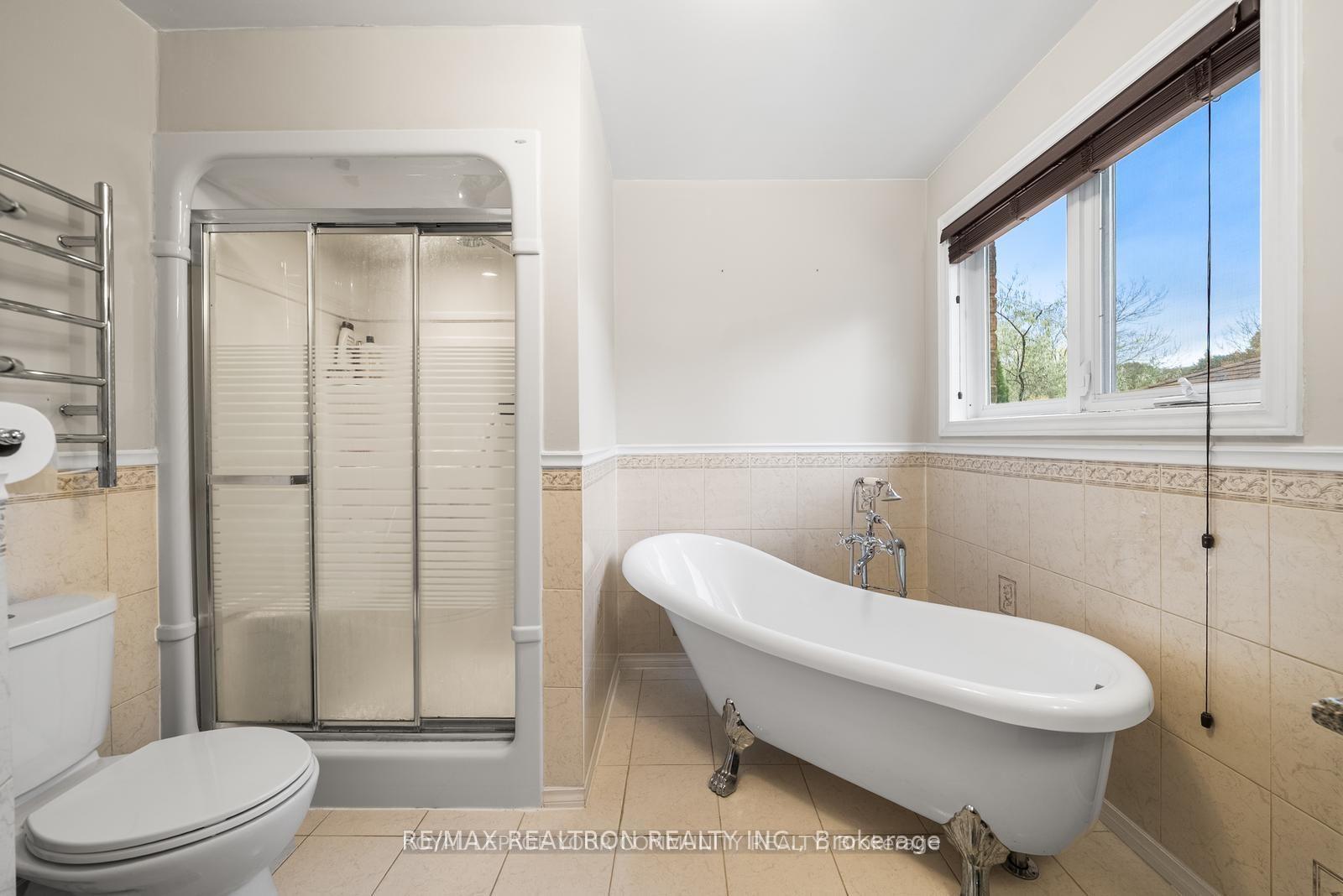 Photo 17 of 235 Kemano Road, Aurora, Aurora Heights — HOMEH