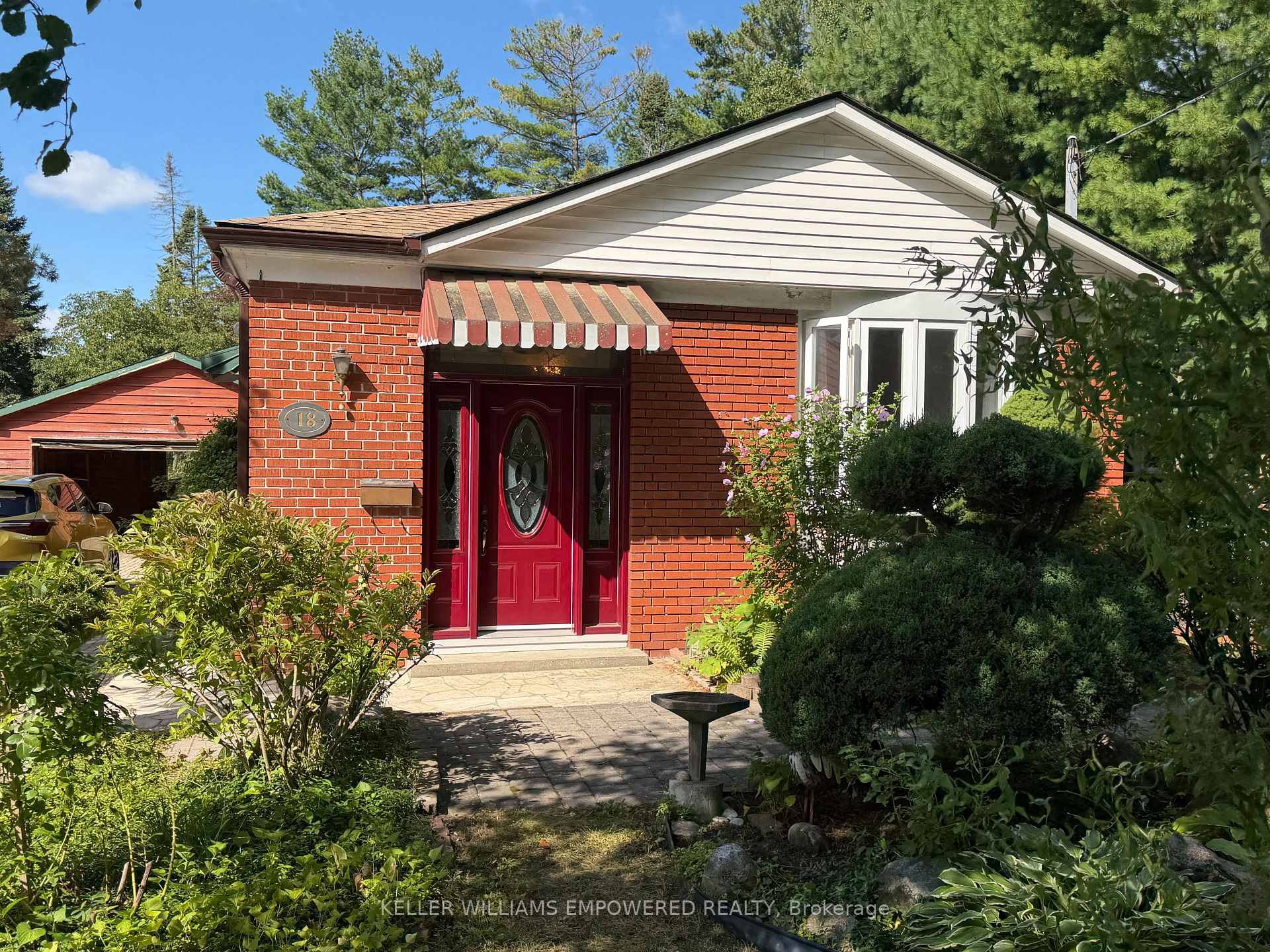 Front of 18 Minnacote Avenue