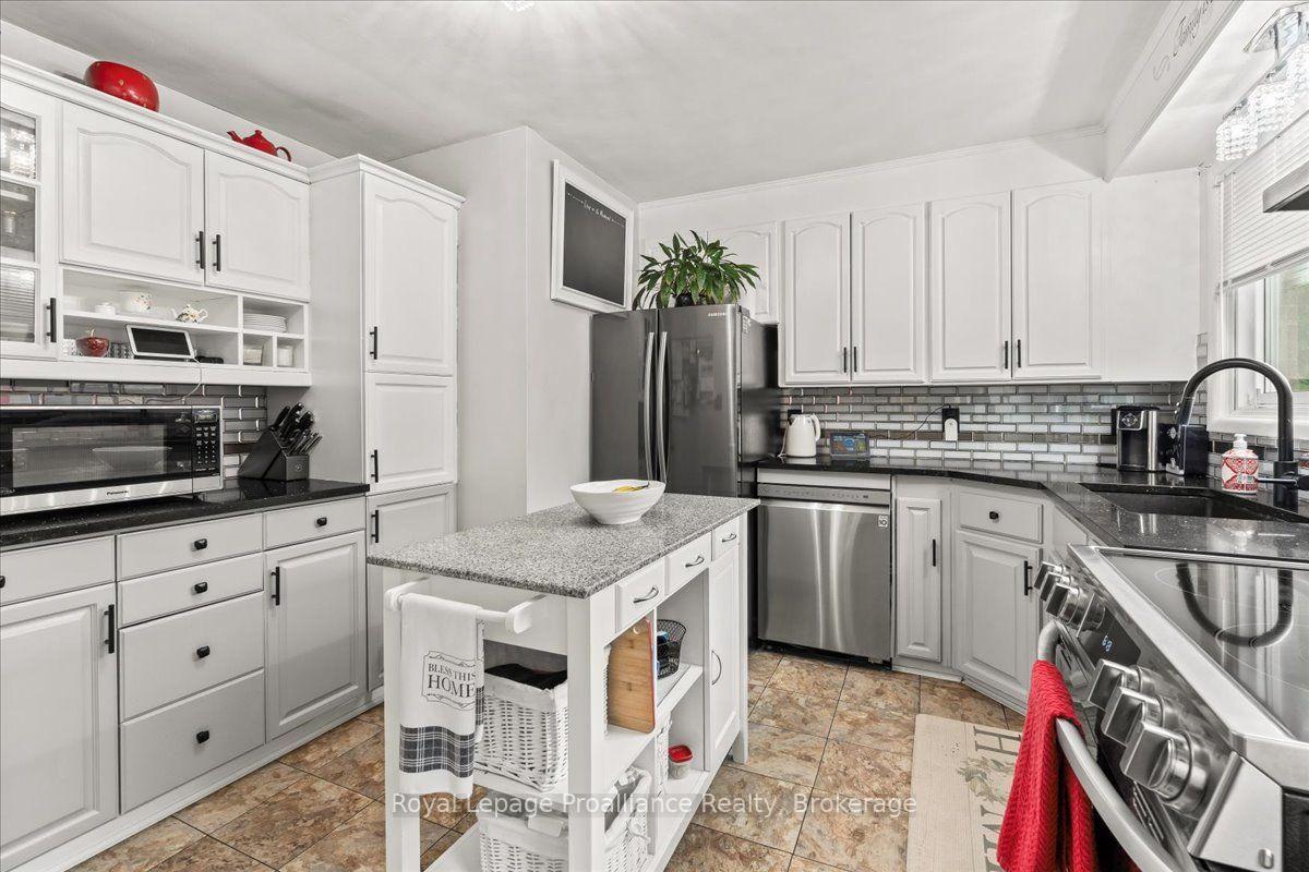 Photo 2 of 23 Alfred Drive, Belleville, Belleville Ward — HOMEH