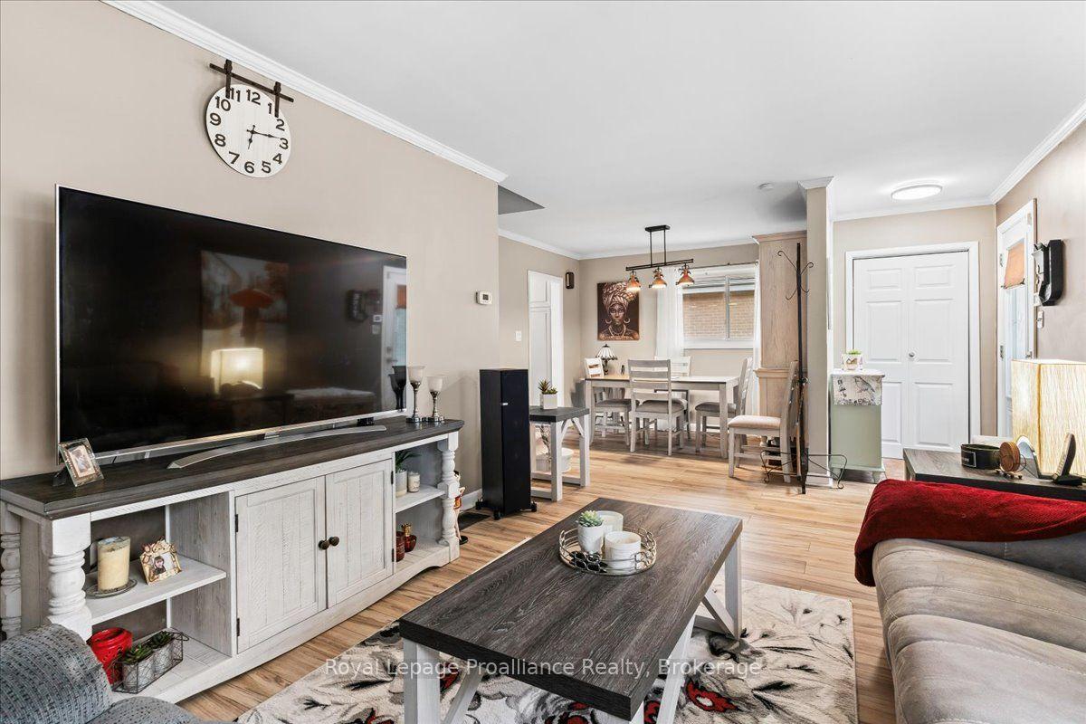 Photo 12 of 23 Alfred Drive, Belleville, Belleville Ward — HOMEH