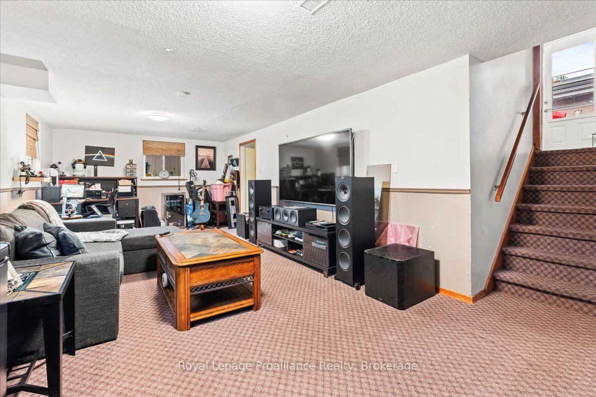 Photo 21 of 23 Alfred Drive, Belleville, Belleville Ward — HOMEH