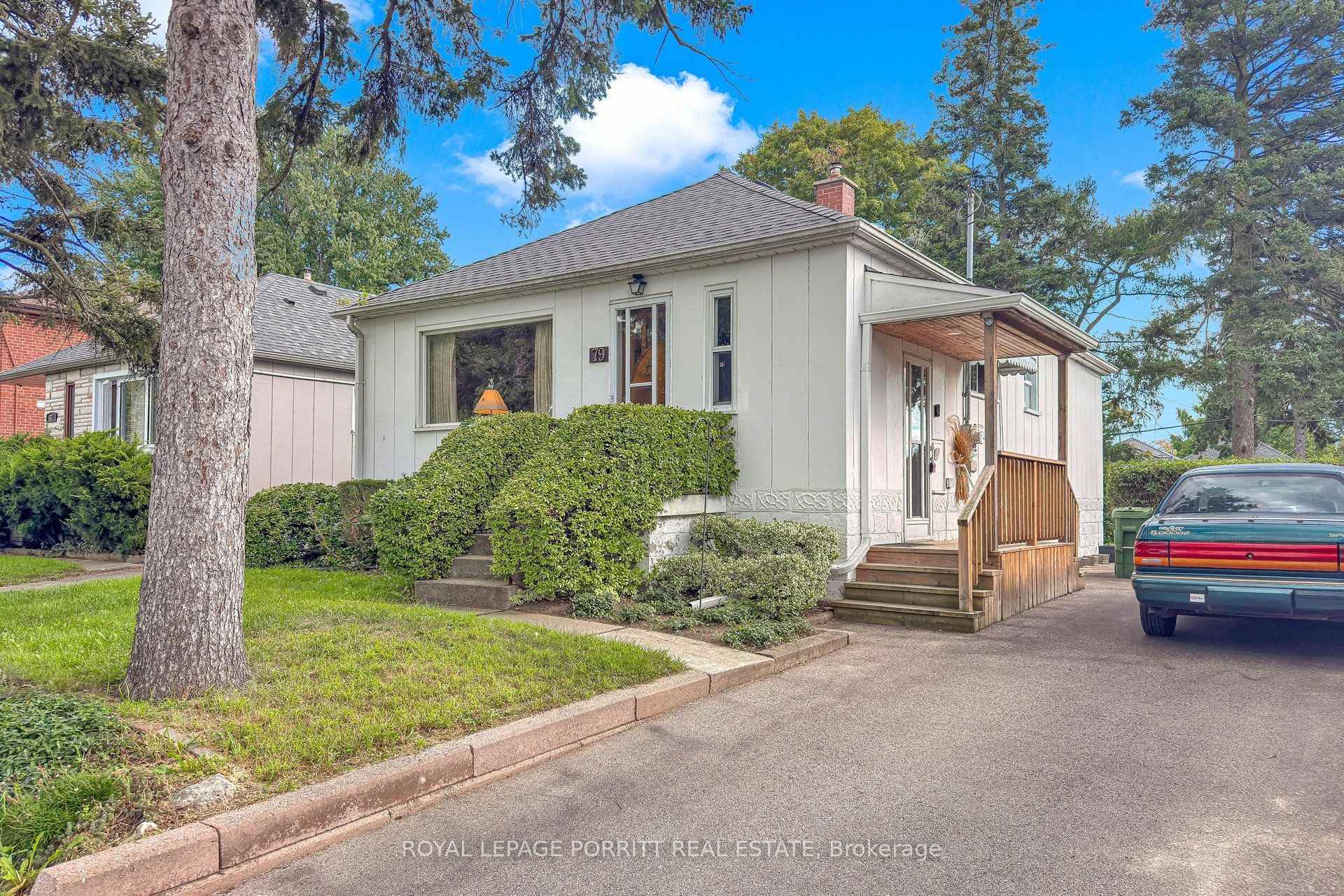 Photo 2 of 79 Burlingame Road, Etobicoke, Alderwood — HOMEH