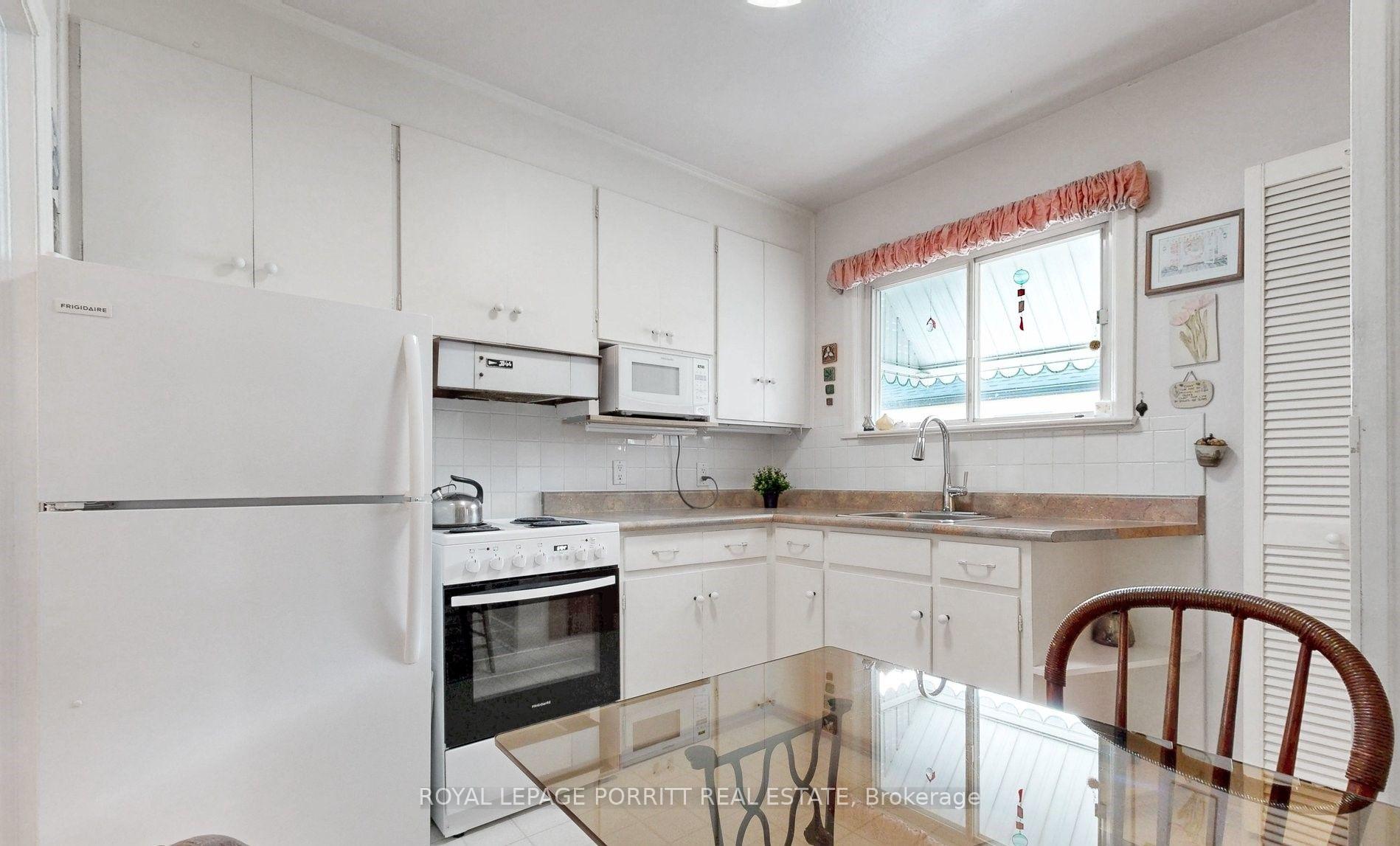 Photo 9 of 79 Burlingame Road, Etobicoke, Alderwood — HOMEH