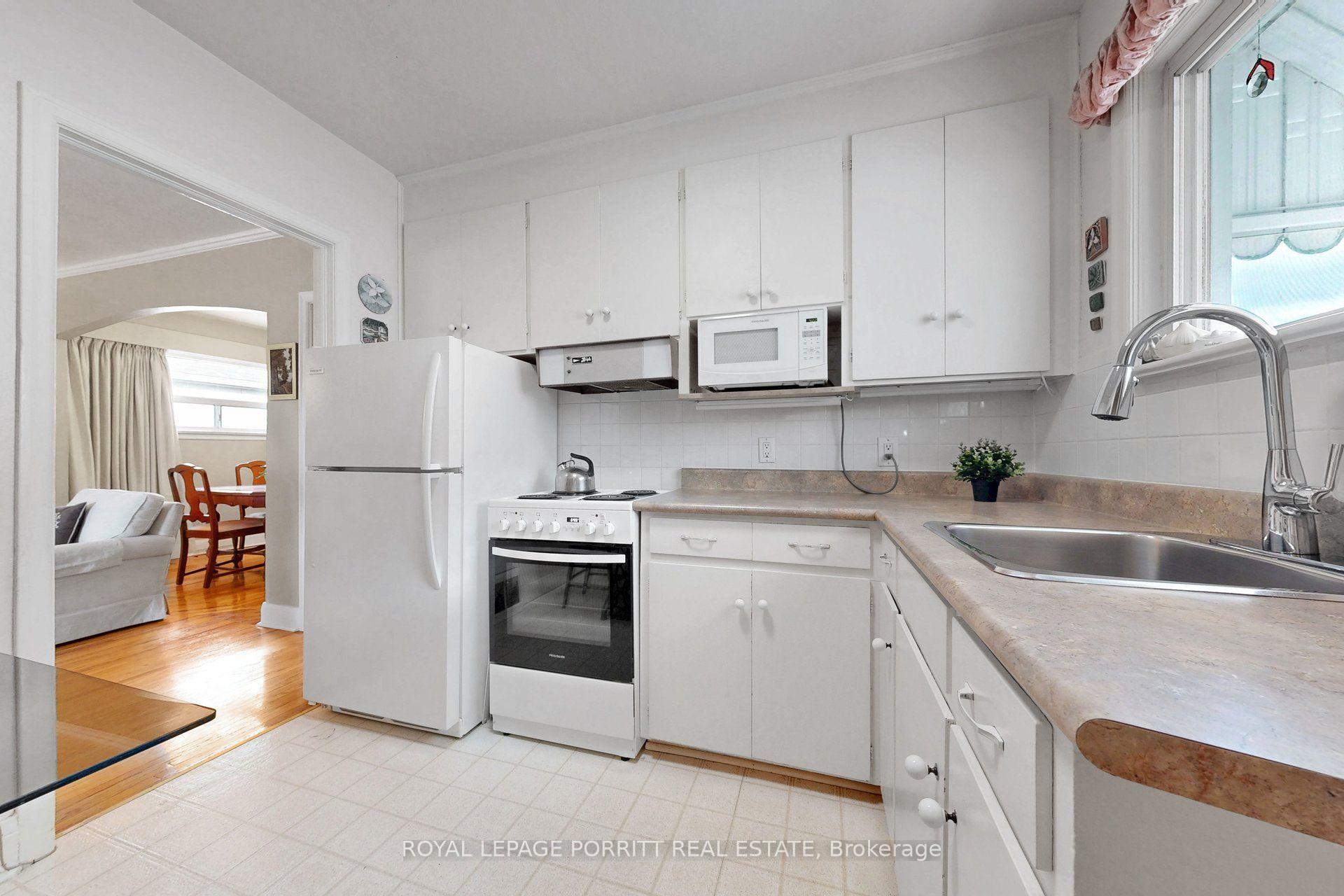 Photo 10 of 79 Burlingame Road, Etobicoke, Alderwood — HOMEH
