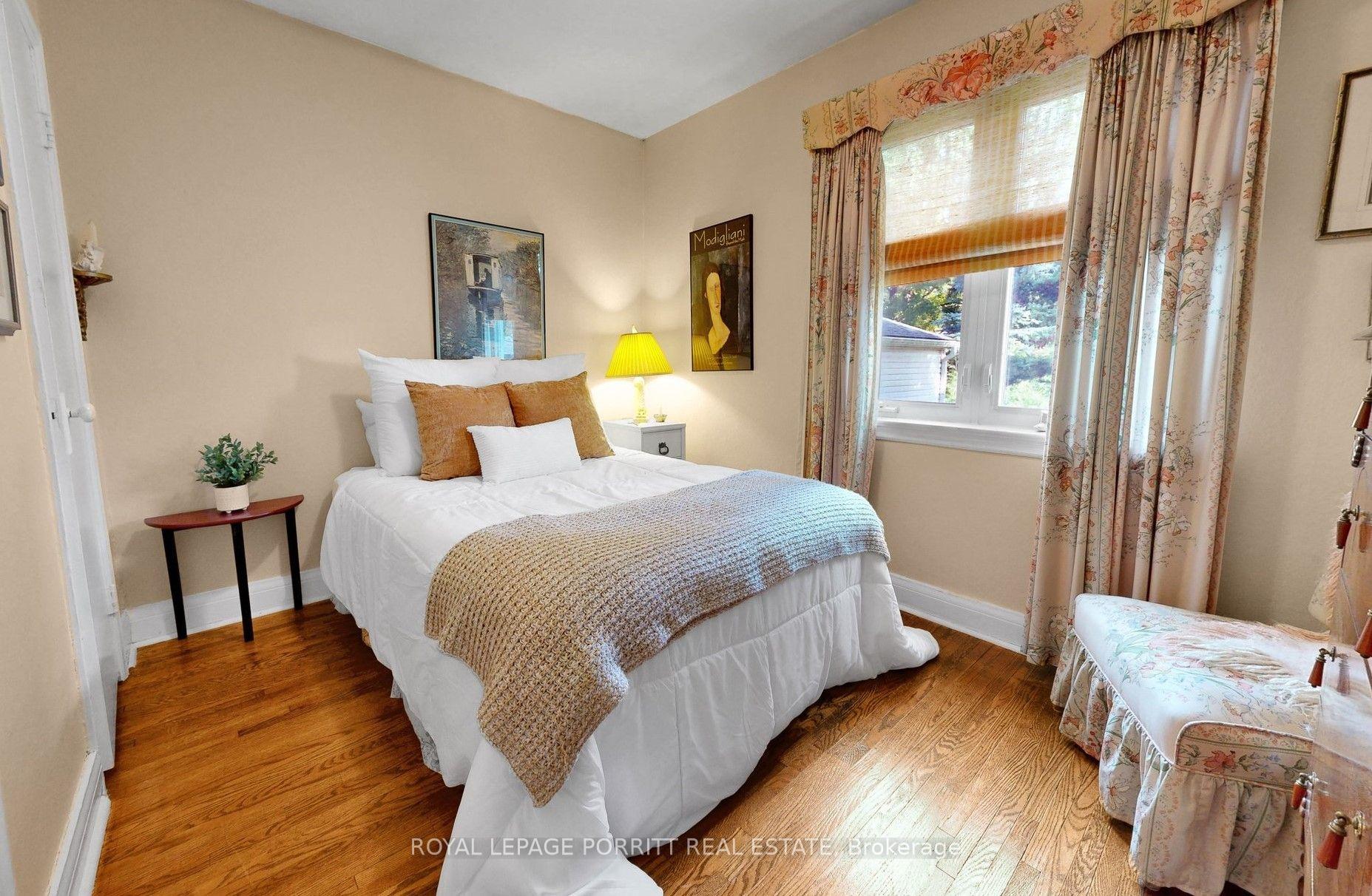 Photo 12 of 79 Burlingame Road, Etobicoke, Alderwood — HOMEH