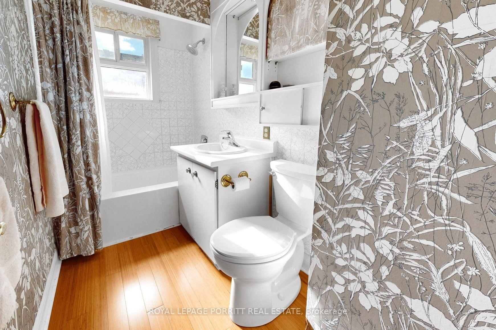 Photo 13 of 79 Burlingame Road, Etobicoke, Alderwood — HOMEH