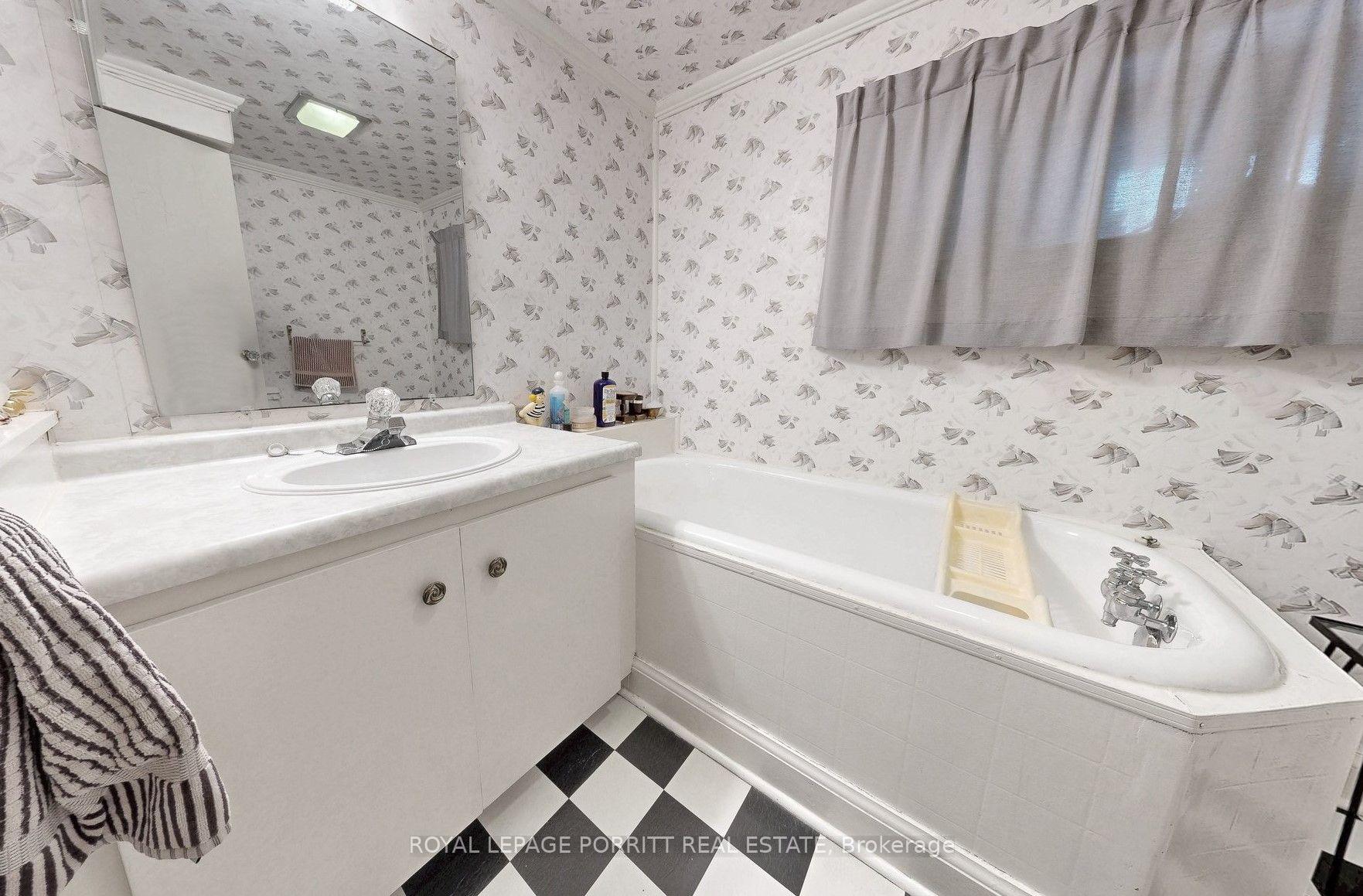 Photo 21 of 79 Burlingame Road, Etobicoke, Alderwood — HOMEH