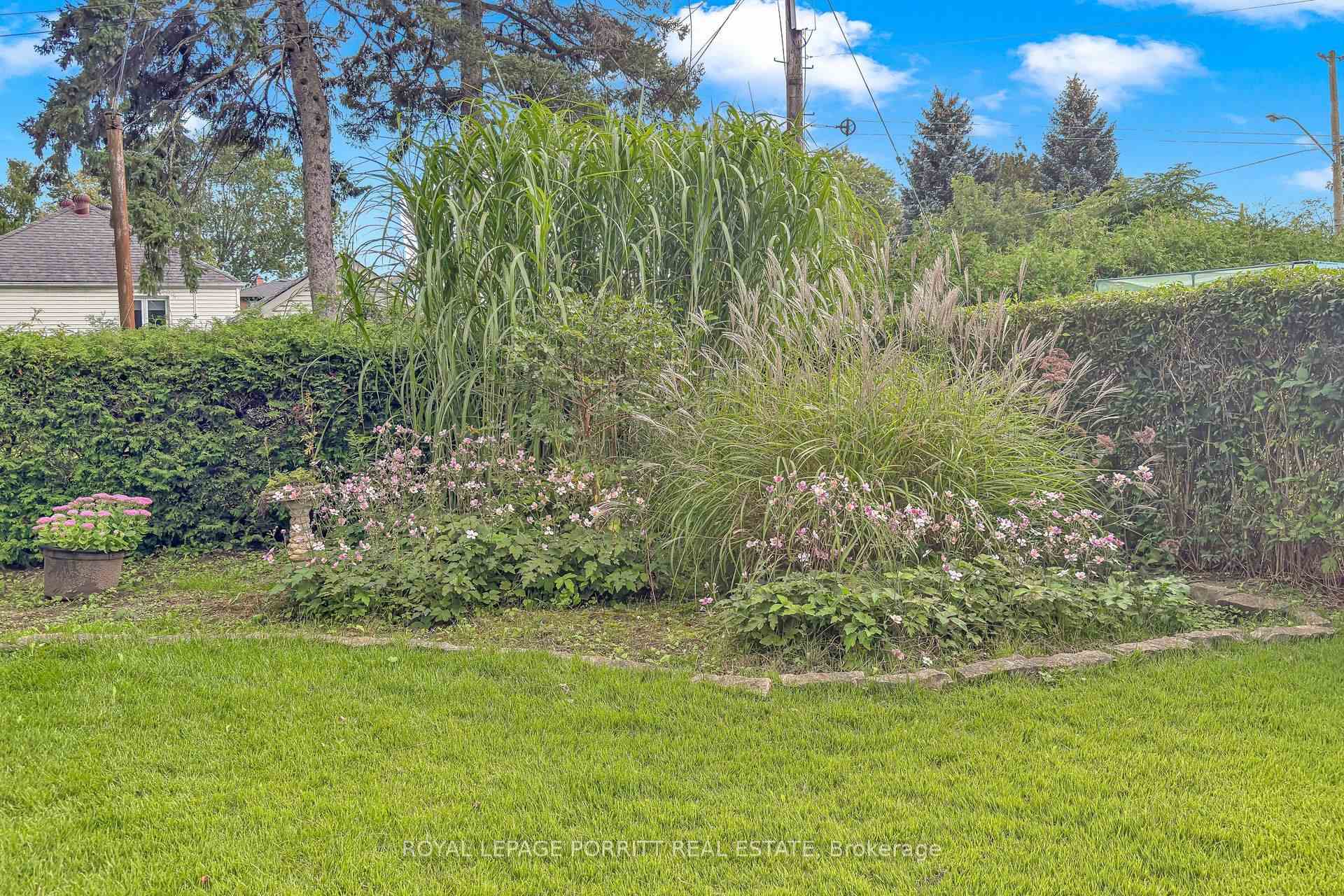 Photo 24 of 79 Burlingame Road, Etobicoke, Alderwood — HOMEH