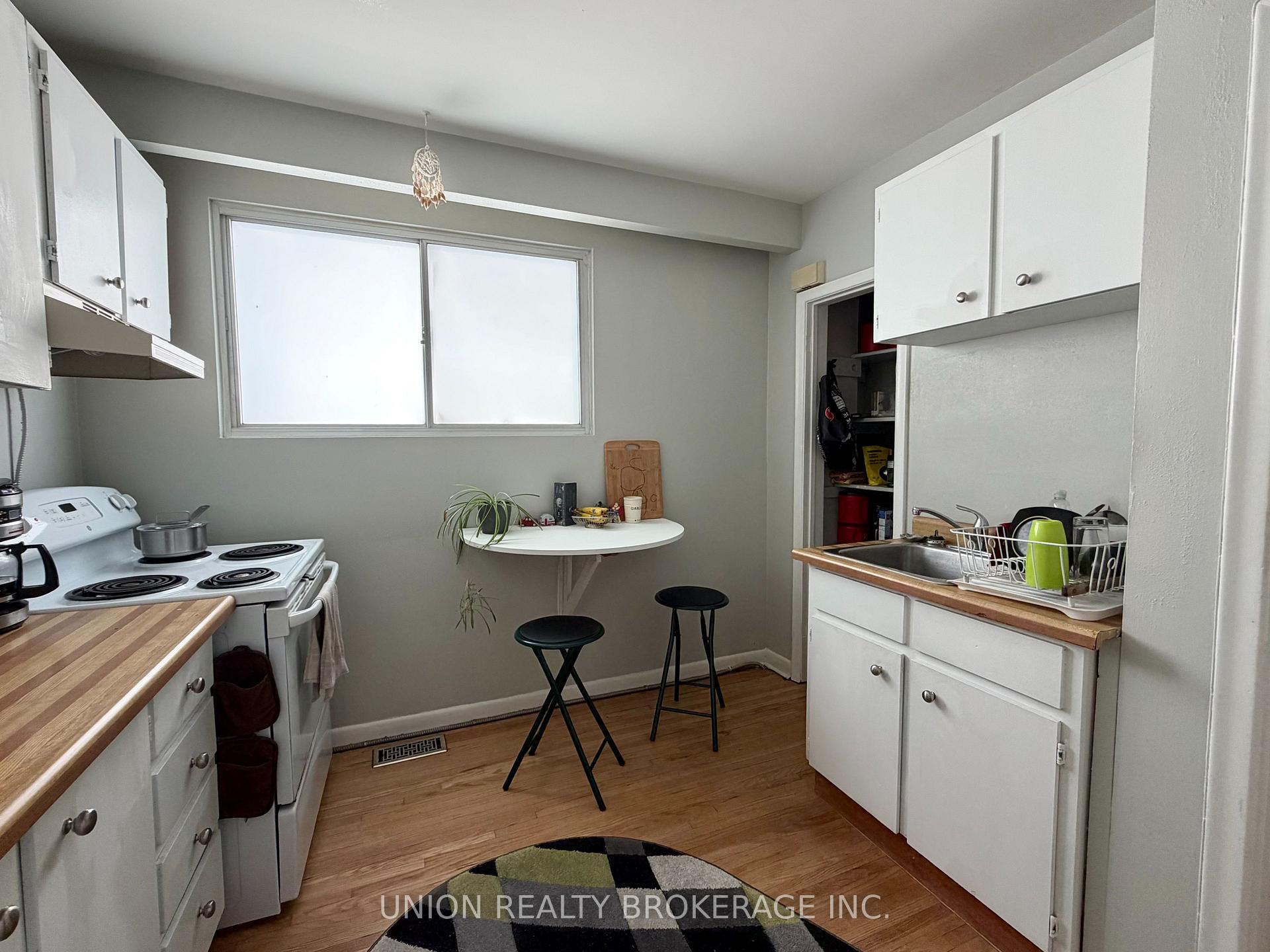Photo 2 of Unit Upper, 36 Balsam Avenue, Toronto, The Beaches — HOMEH