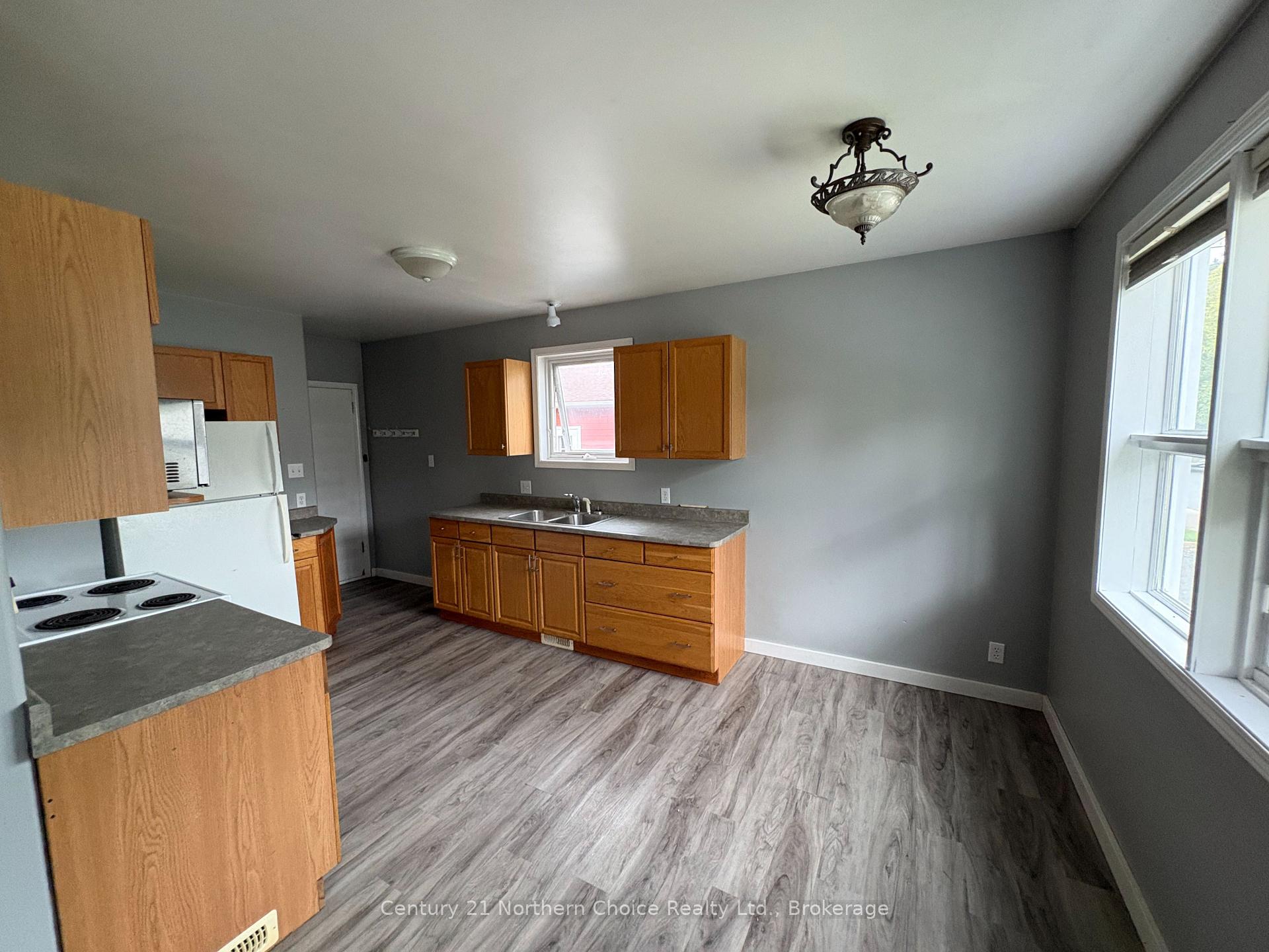 Photo 4 of 832 River Drive N, Kenora, Central — HOMEH