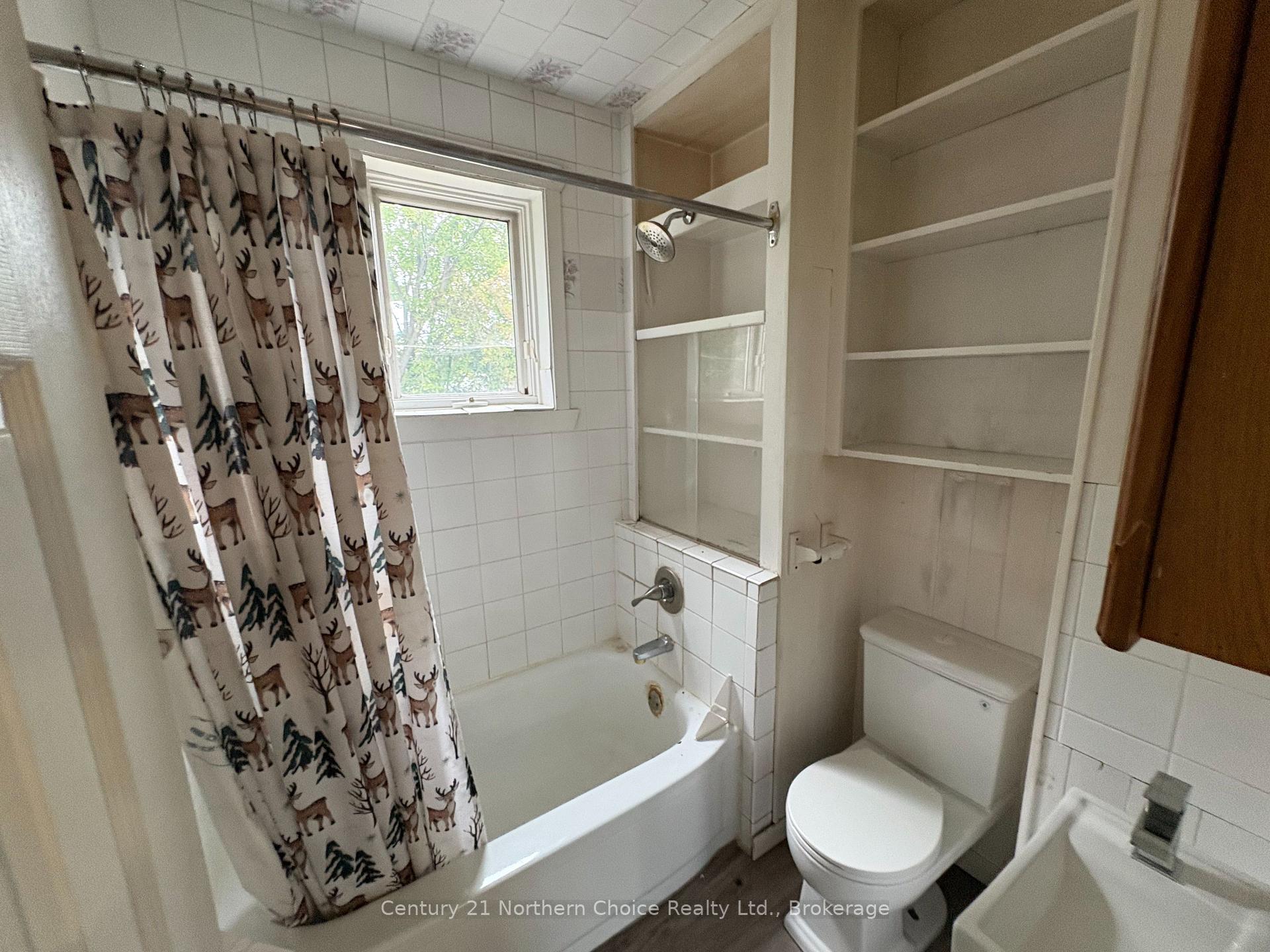 Photo 11 of 832 River Drive N, Kenora, Central — HOMEH
