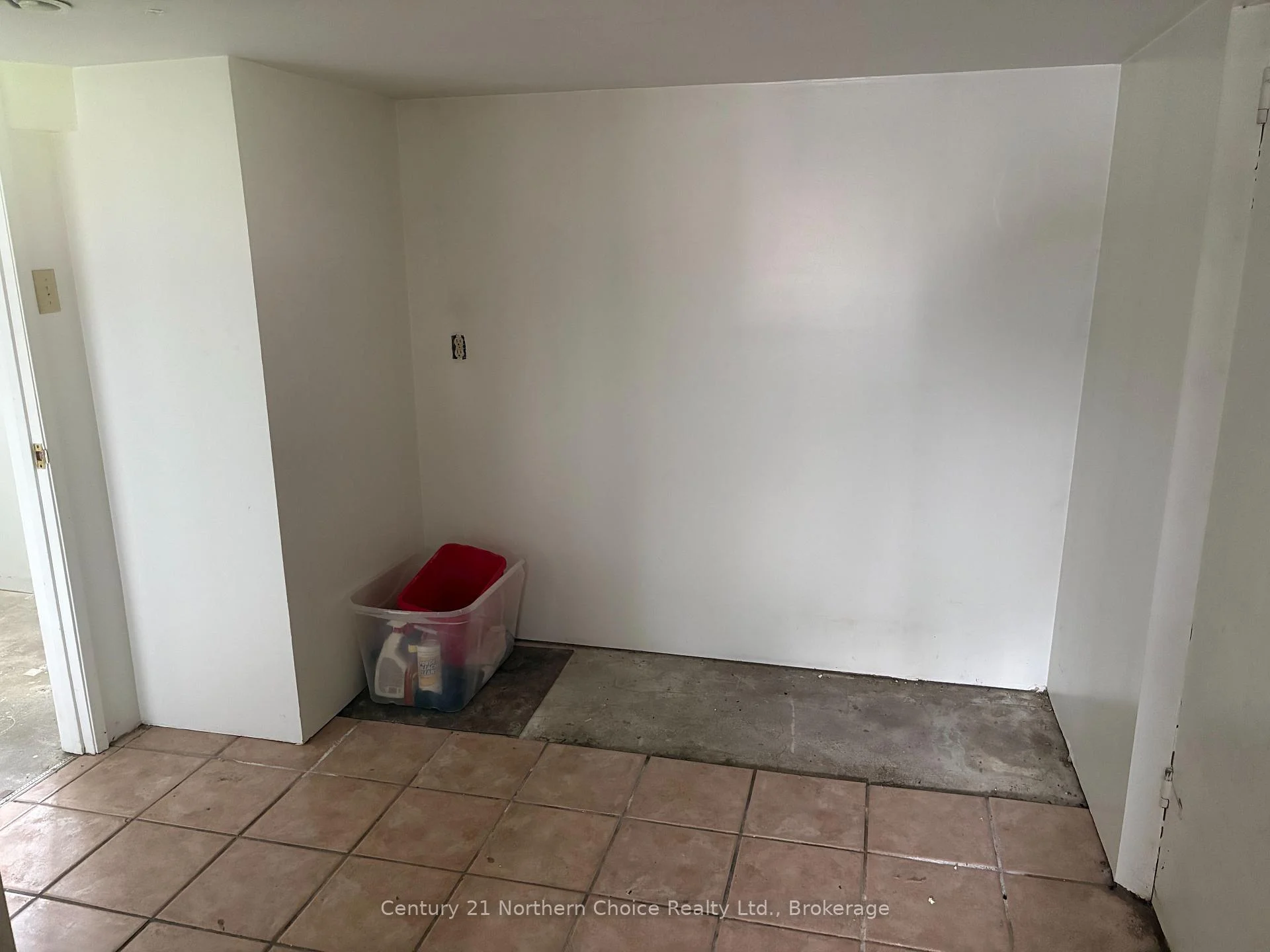 Photo 17 of 832 River Drive N, Kenora, Central — HOMEH