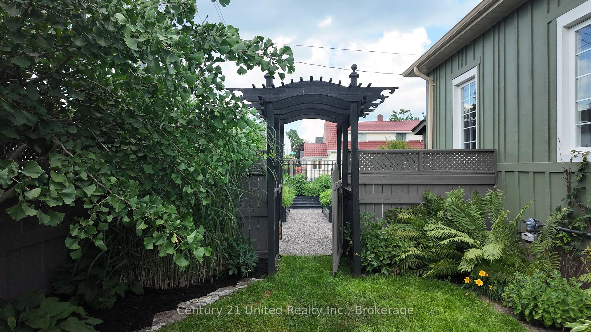Photo 7 of 759 Hurley Street, Peterborough, Otonabee Ward 1 — HOMEH