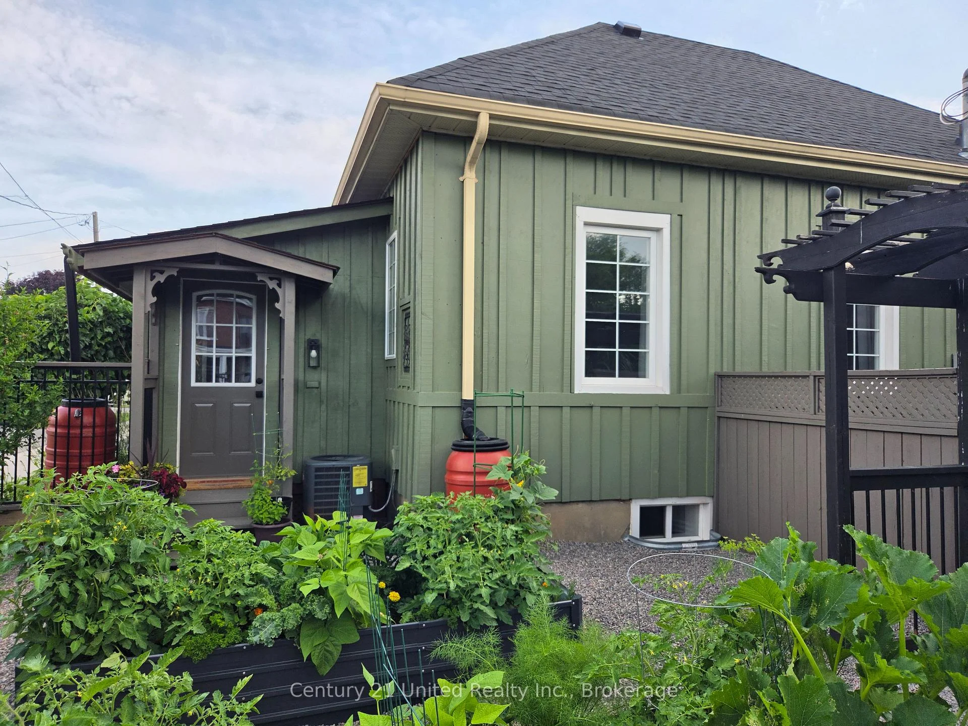 Photo 8 of 759 Hurley Street, Peterborough, Otonabee Ward 1 — HOMEH