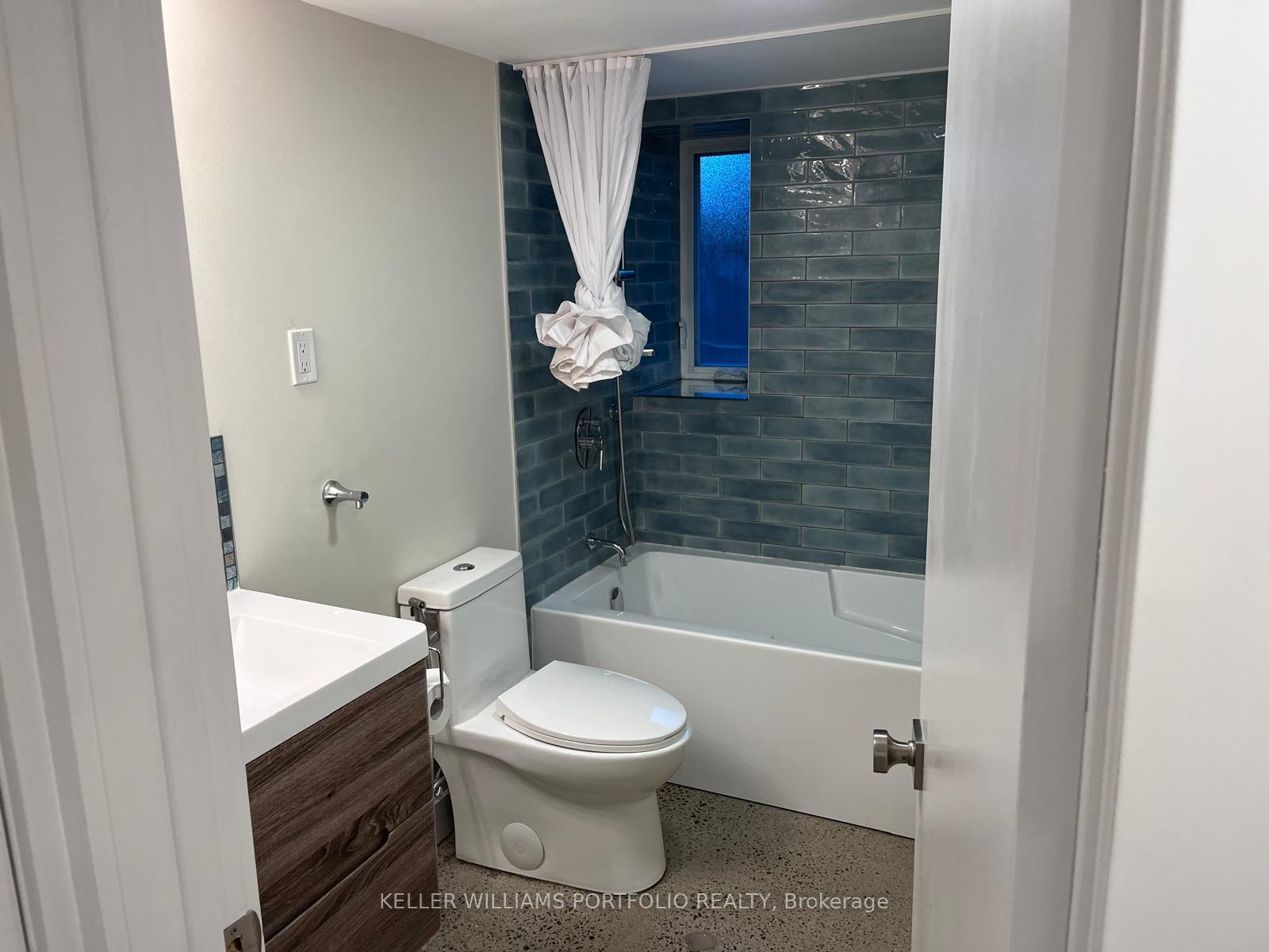 Photo 13 of Unit Bsmt, 172 High Park Avenue, Toronto, High Park North — HOMEH