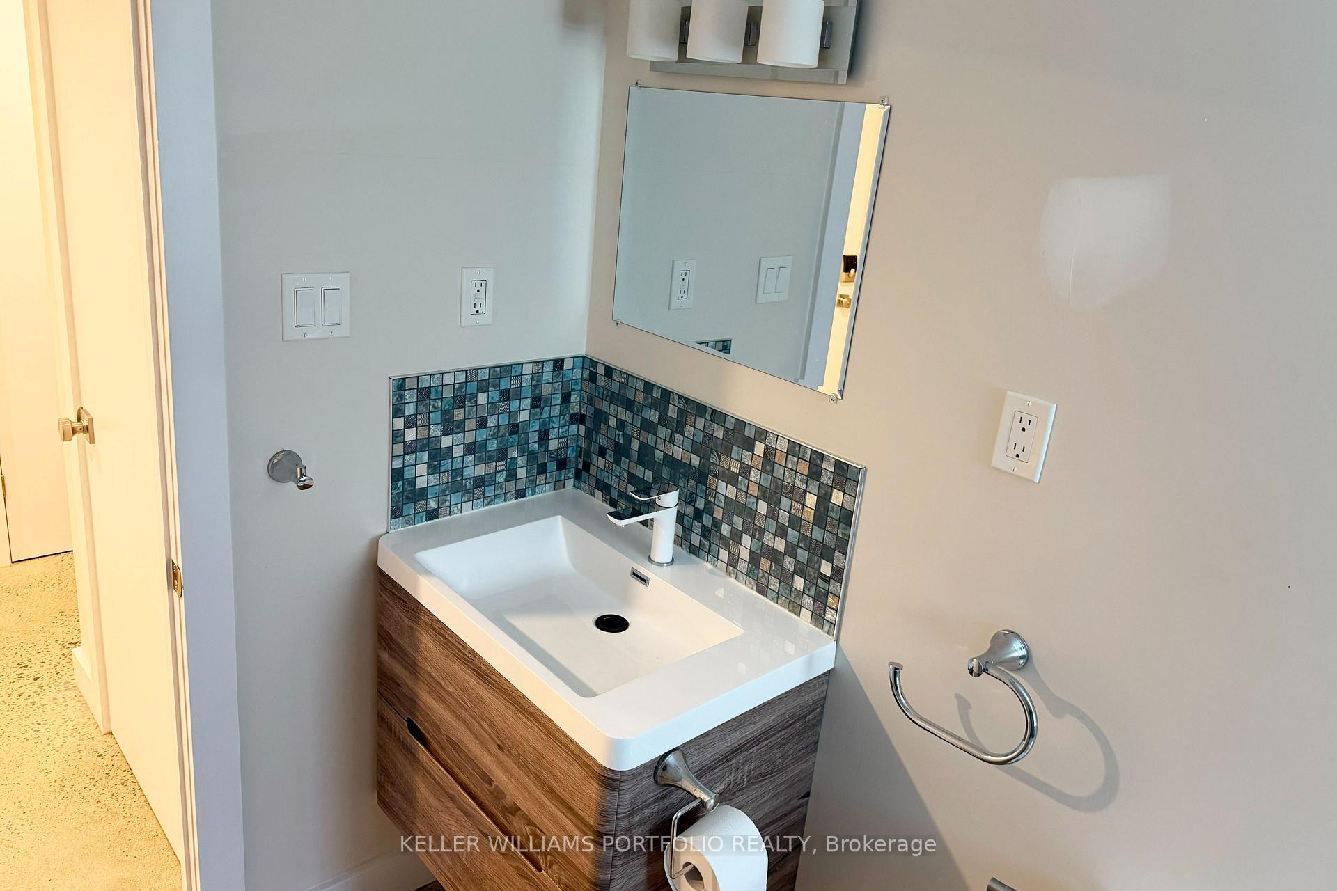 Photo 15 of Unit Bsmt, 172 High Park Avenue, Toronto, High Park North — HOMEH