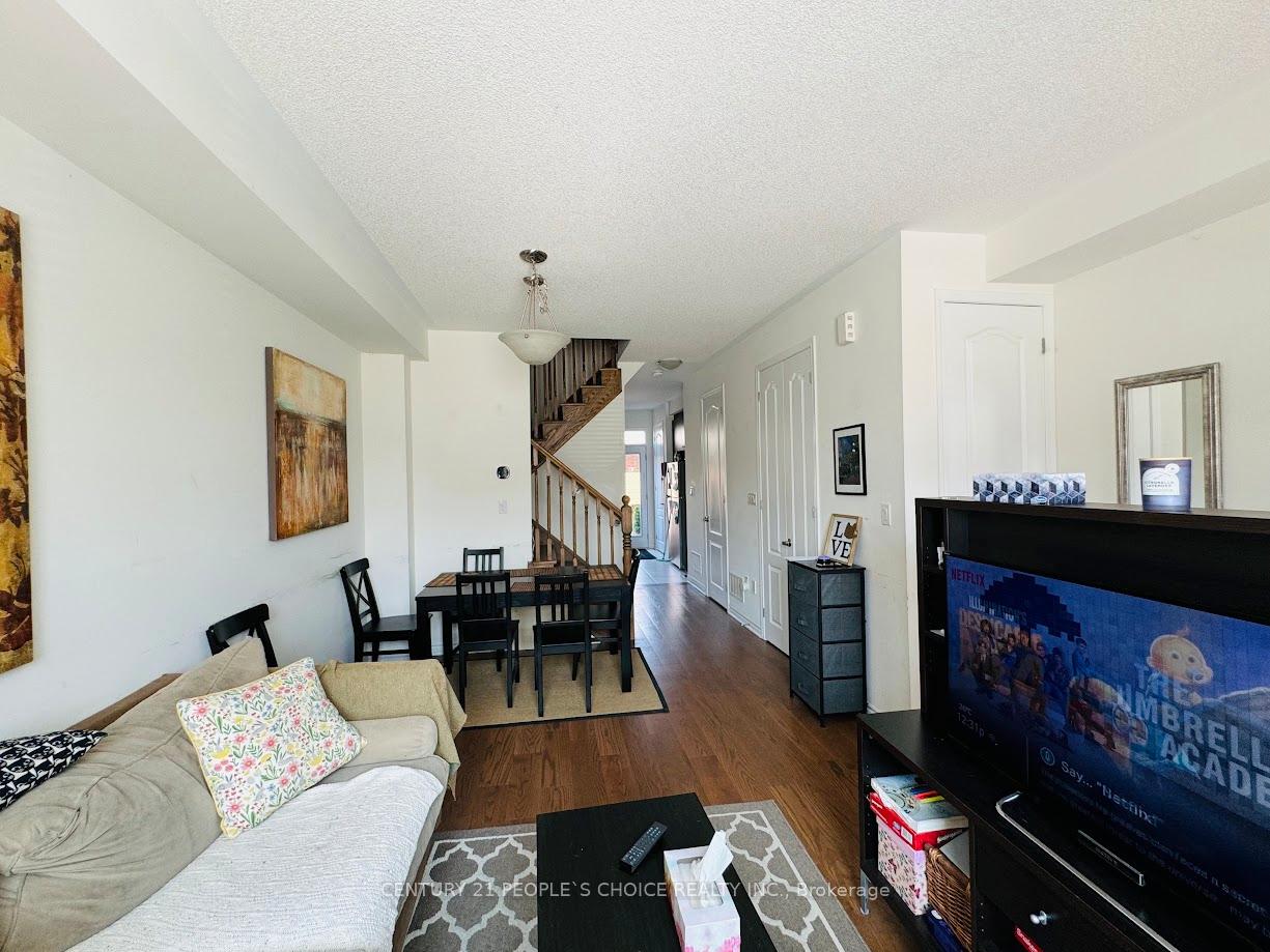 Photo 3 of 112 Cleanside Road, Scarborough, Clairlea-Birchmount — HOMEH