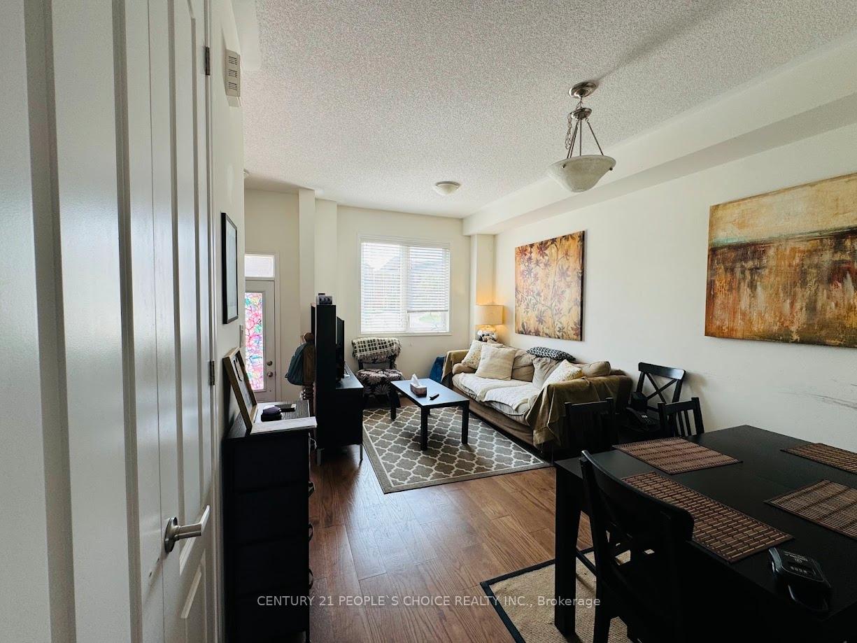 Photo 5 of 112 Cleanside Road, Scarborough, Clairlea-Birchmount — HOMEH