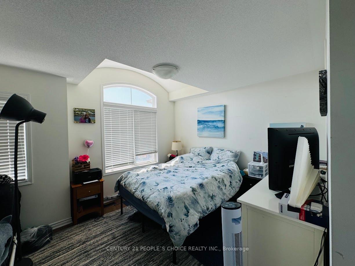 Photo 11 of 112 Cleanside Road, Scarborough, Clairlea-Birchmount — HOMEH