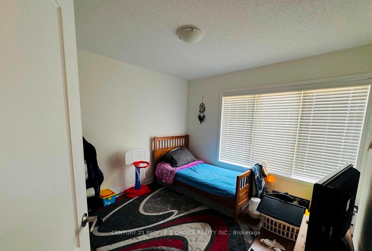 Photo 15 of 112 Cleanside Road, Scarborough, Clairlea-Birchmount — HOMEH