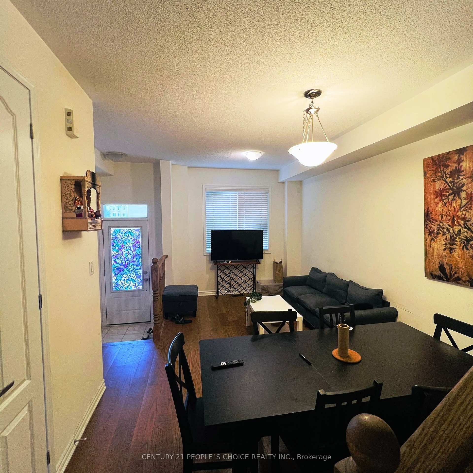 Photo 4 of 112 Cleanside Road, Scarborough, Clairlea-Birchmount — HOMEH