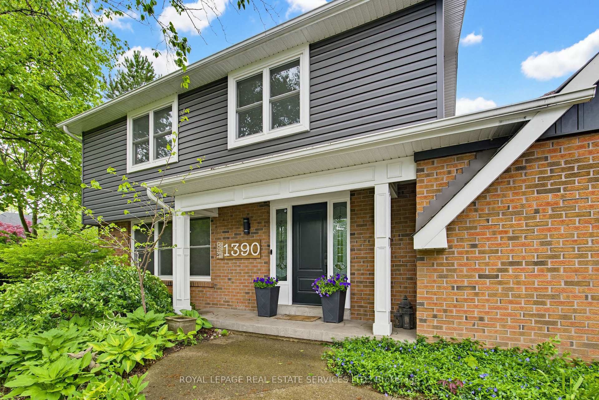 Photo 5 of 1390 Peerless Court, Oakville, College Park — HOMEH